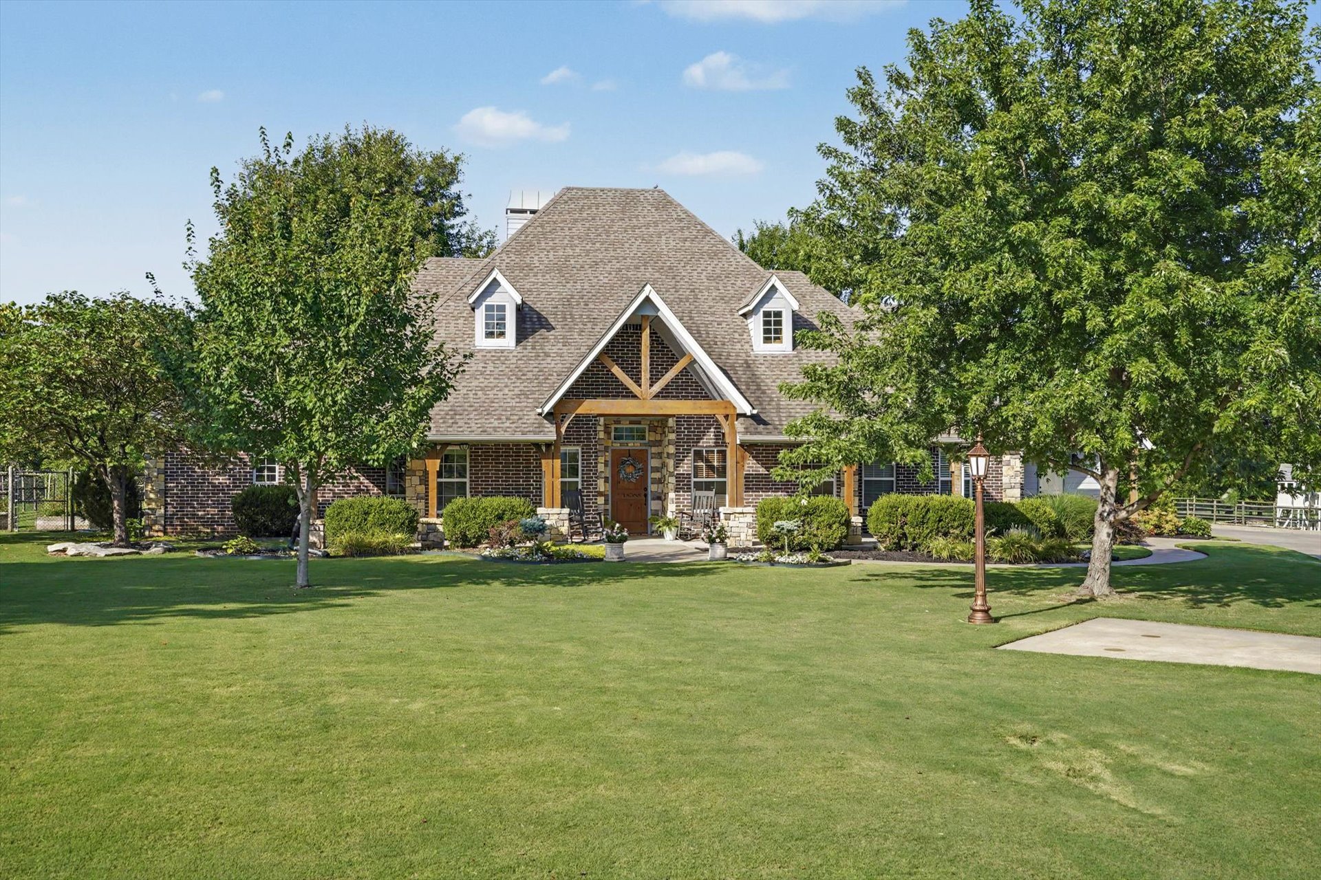 18588 E Crooked Oak Drive