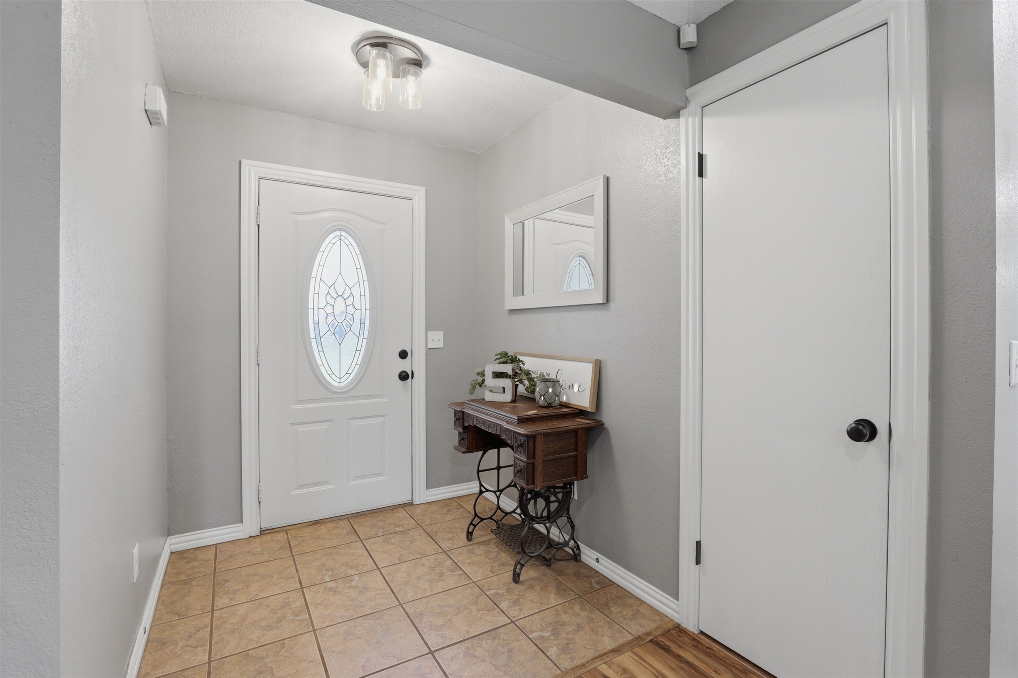 208 S 9th Avenue E Property Photo 6
