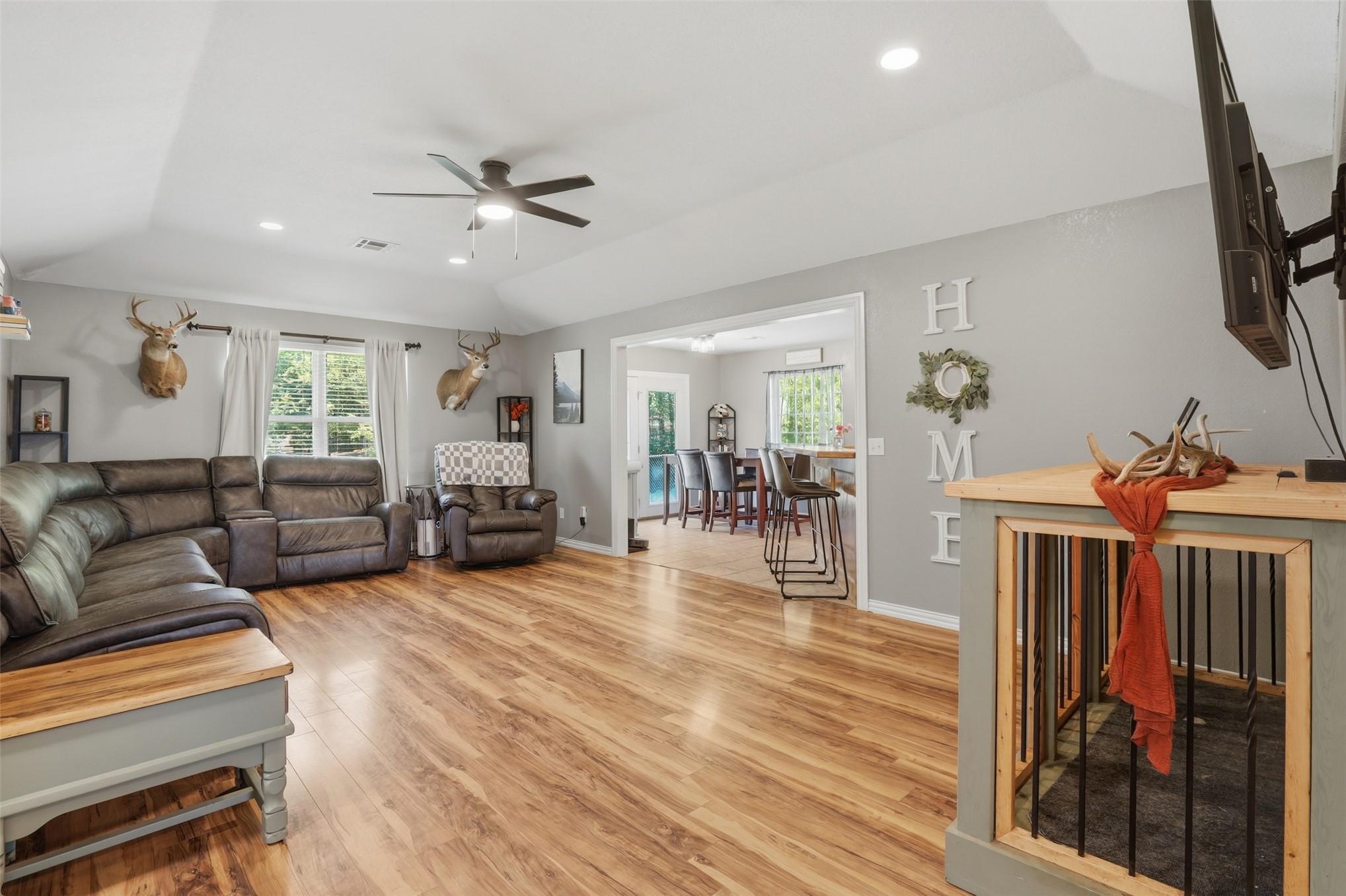208 S 9th Avenue E Property Photo 7
