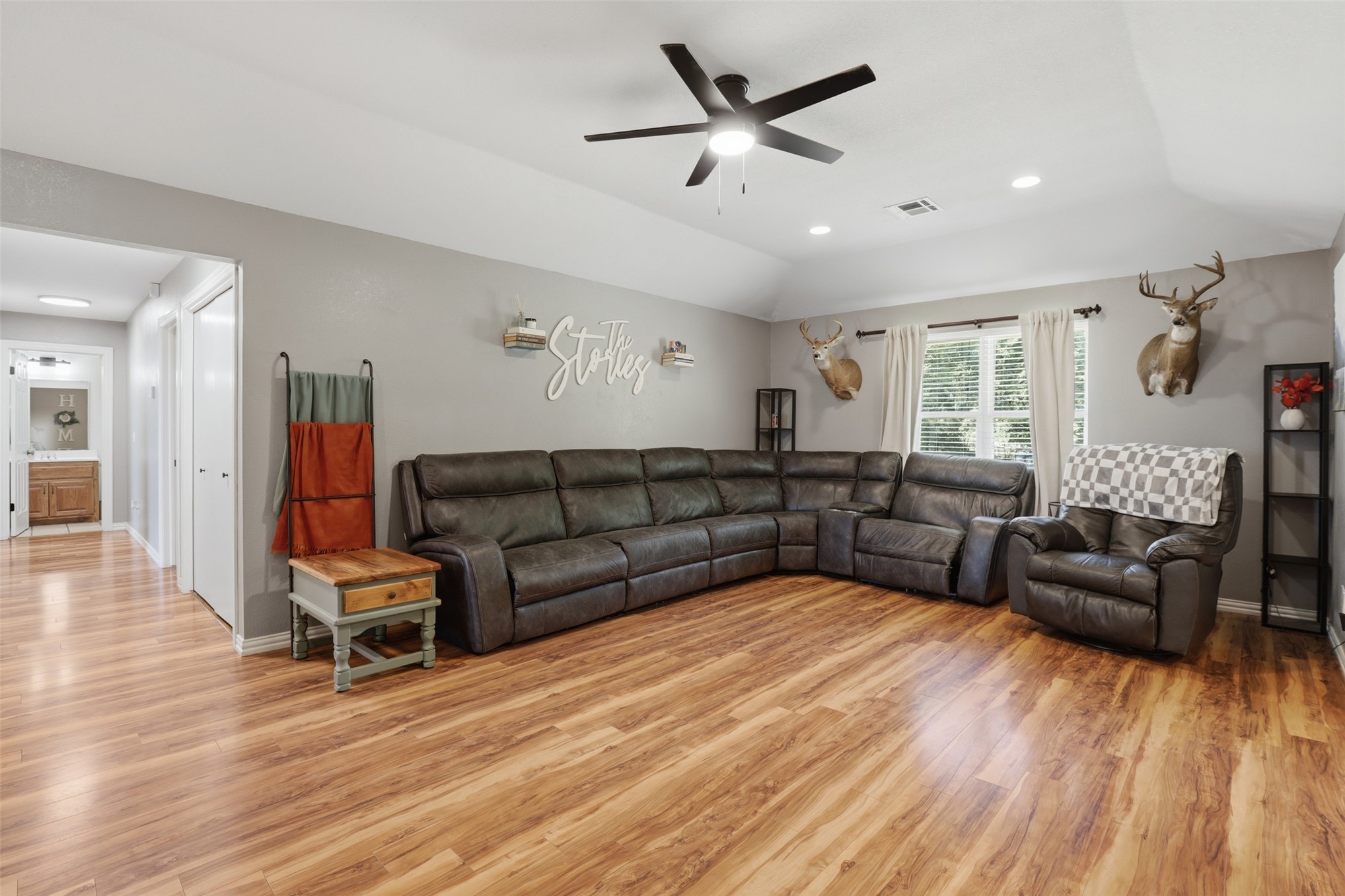208 S 9th Avenue E Property Photo 8