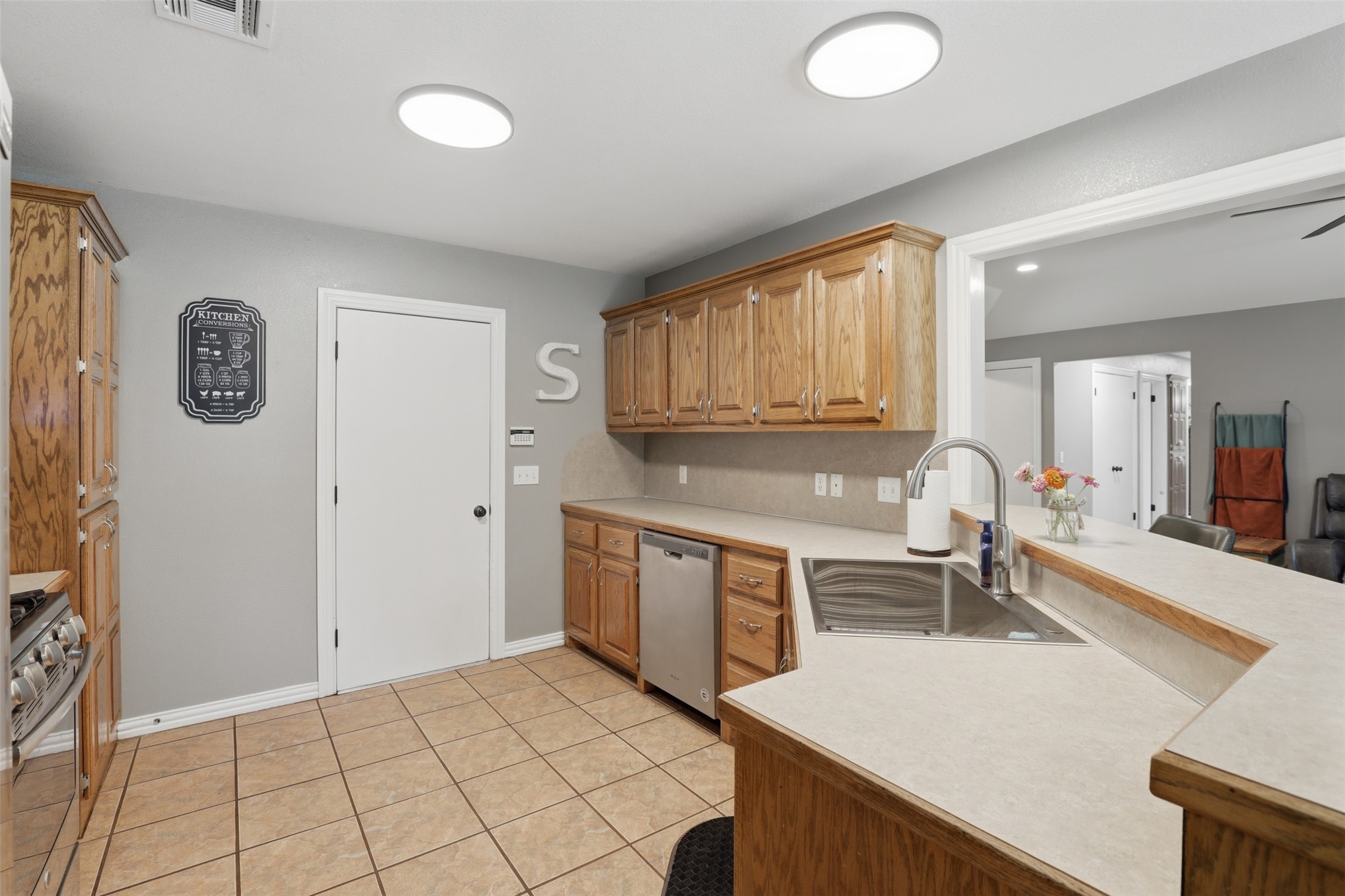 208 S 9th Avenue E Property Photo 11