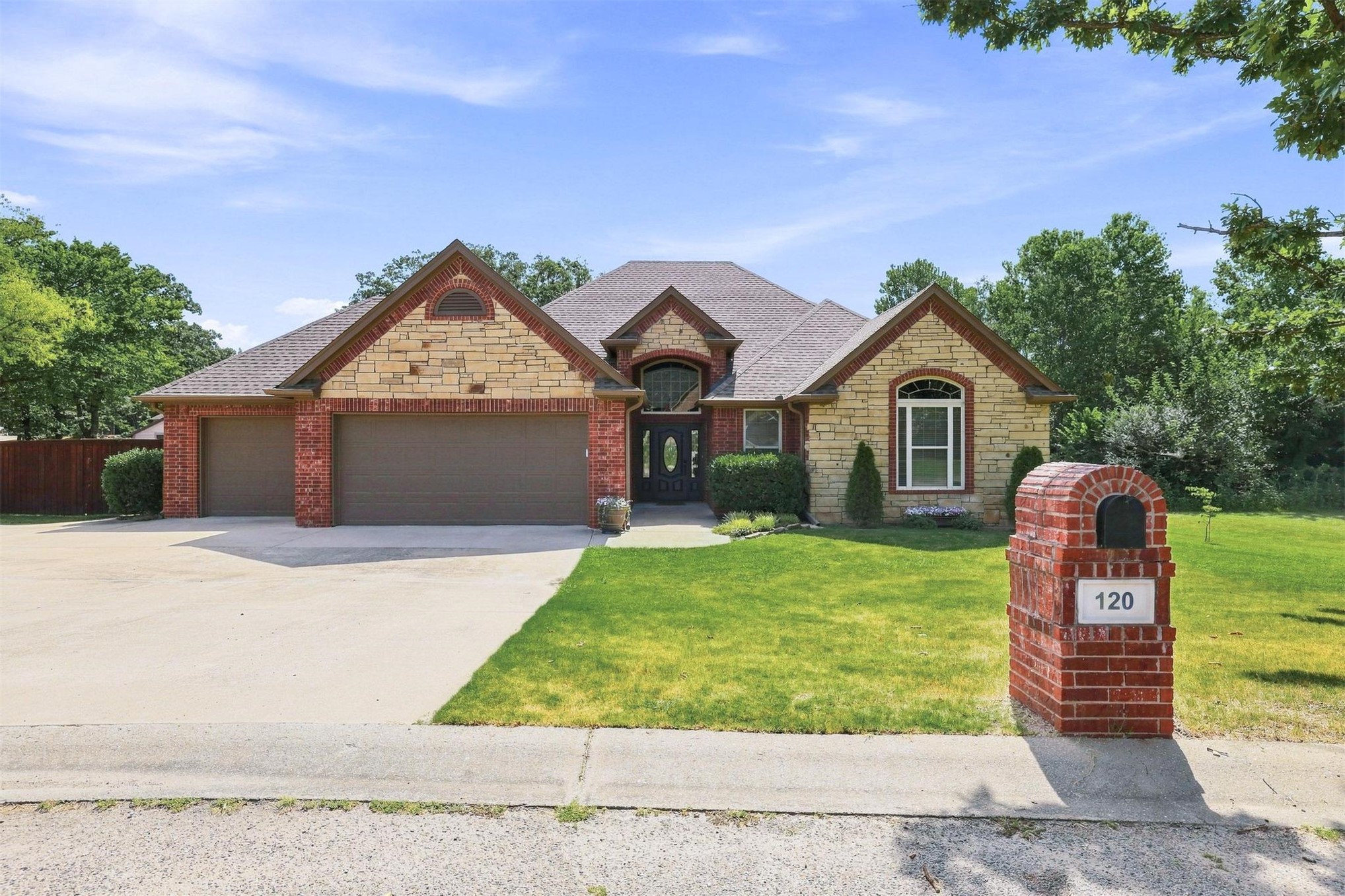 120 Sandtrap Drive Property Photo 1