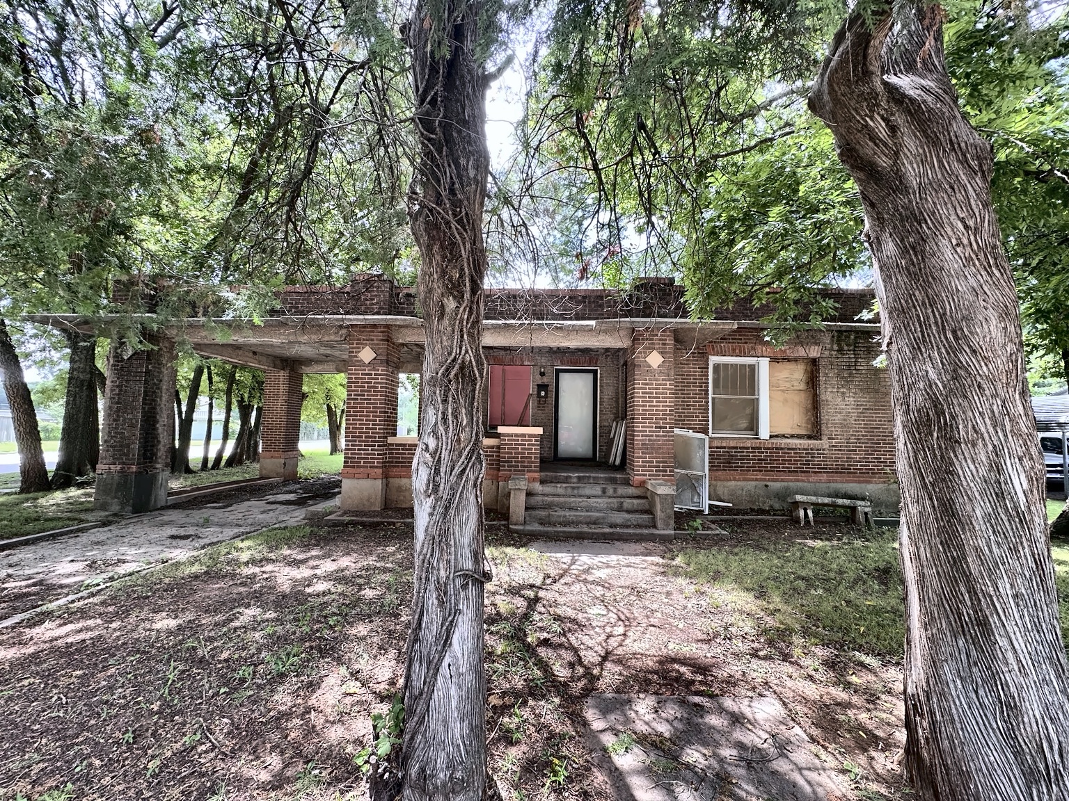 101 N Chestnut Property Photo 4