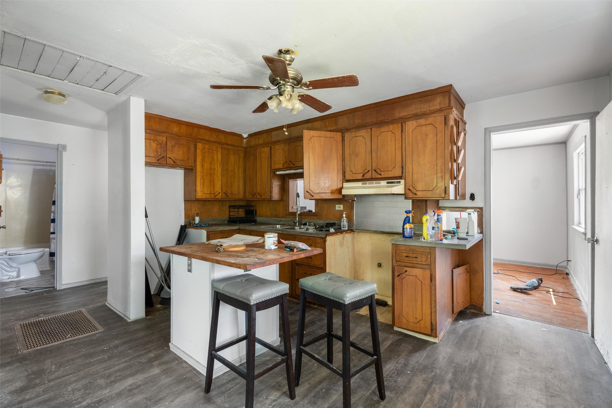 313 N Santa Fe Avenue Property Photo 16