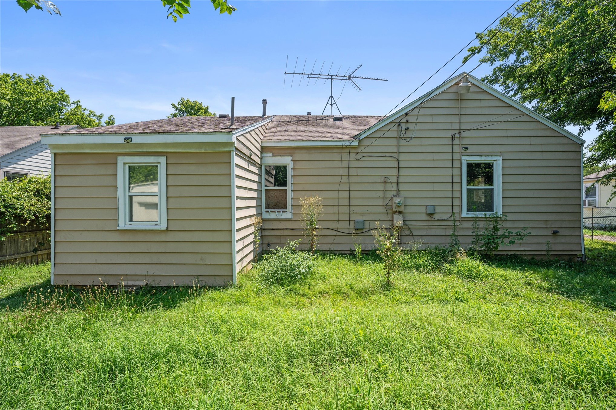 313 N Santa Fe Avenue Property Photo 23