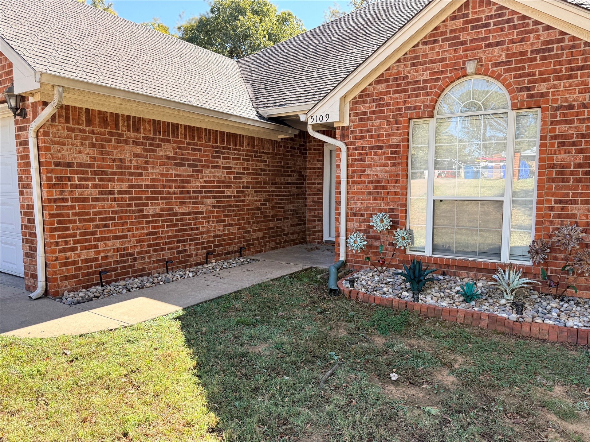 5109 Valley View Property Photo 2