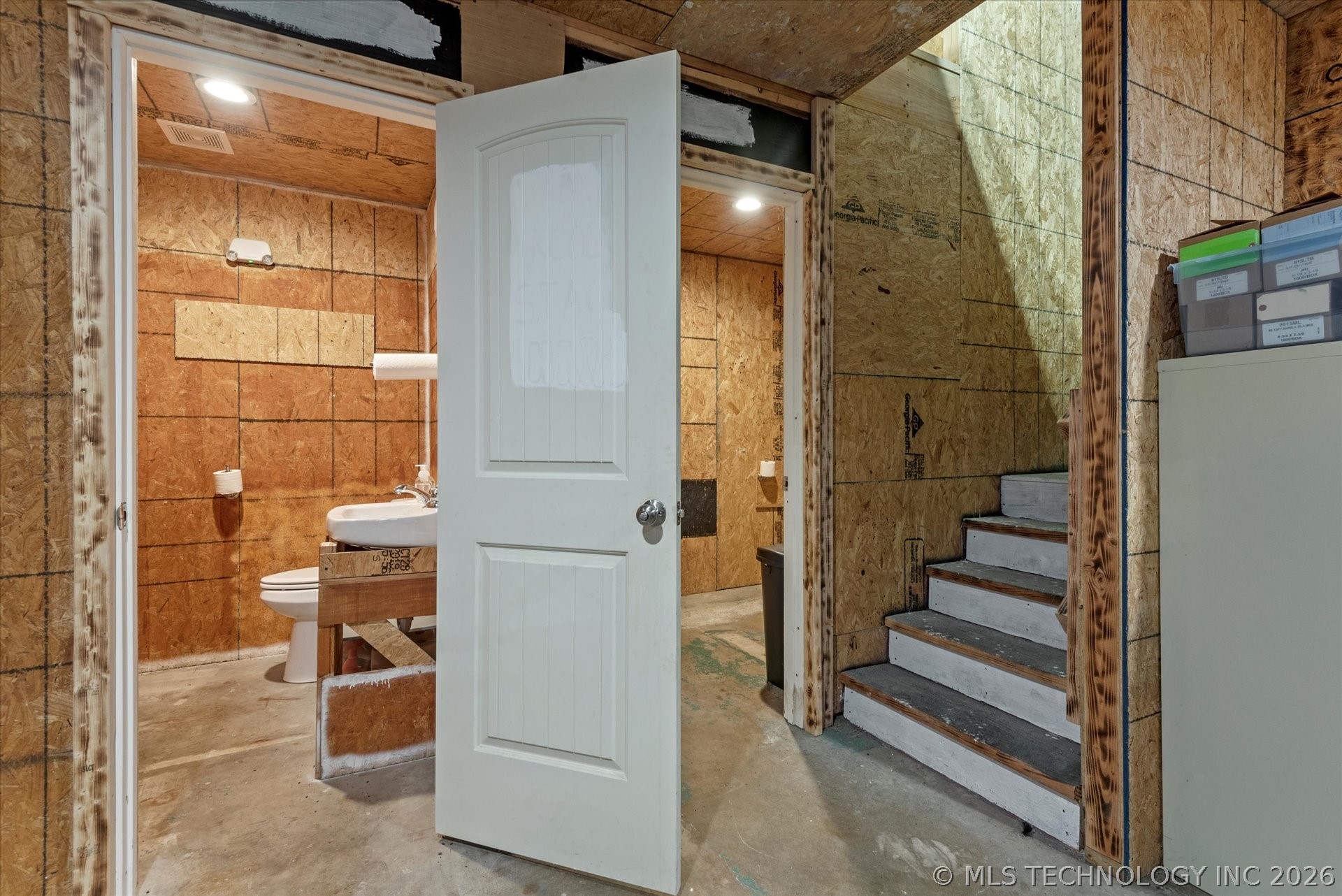 301 S Morton Avenue Property Photo 8