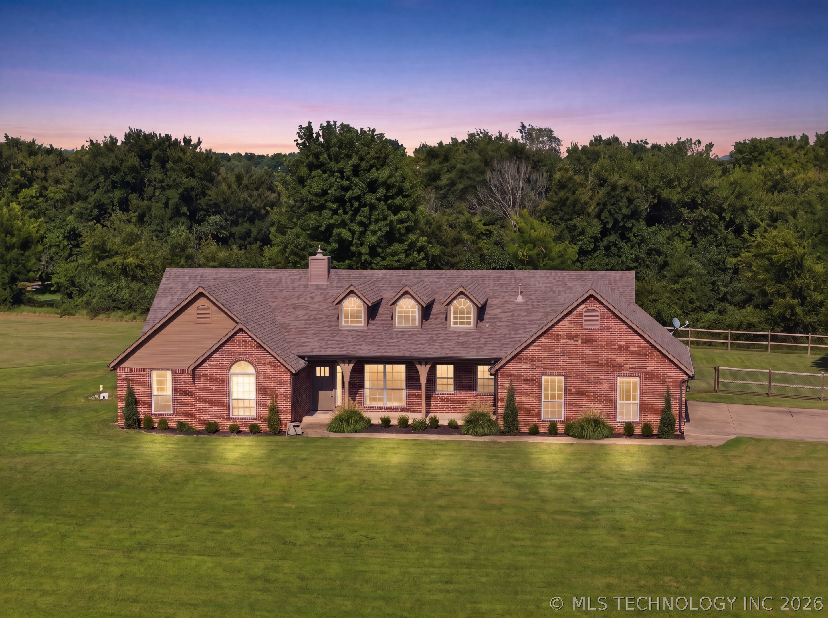 13535 E 463 Road Property Photo 1