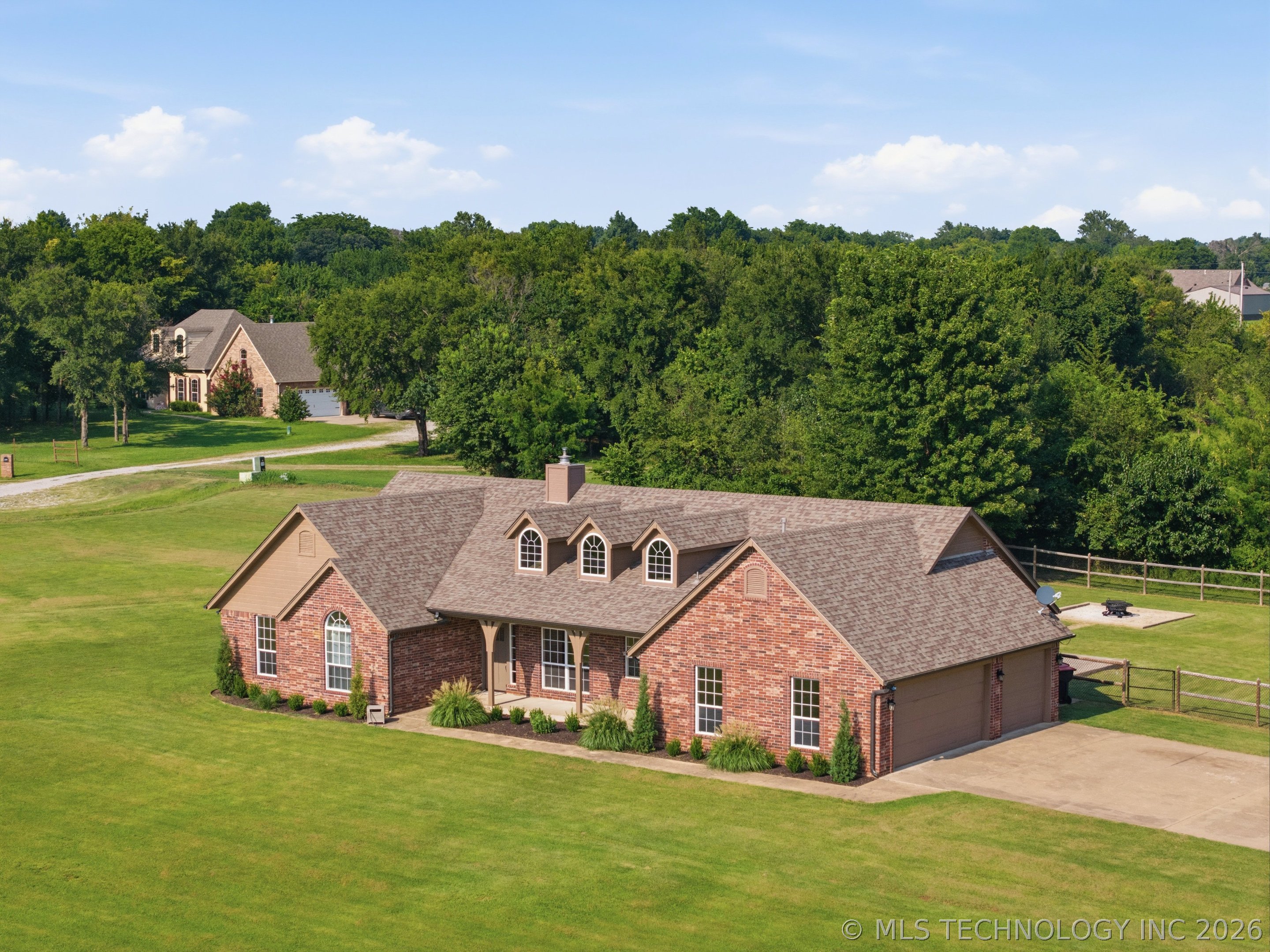 13535 E 463 Road Property Photo 2