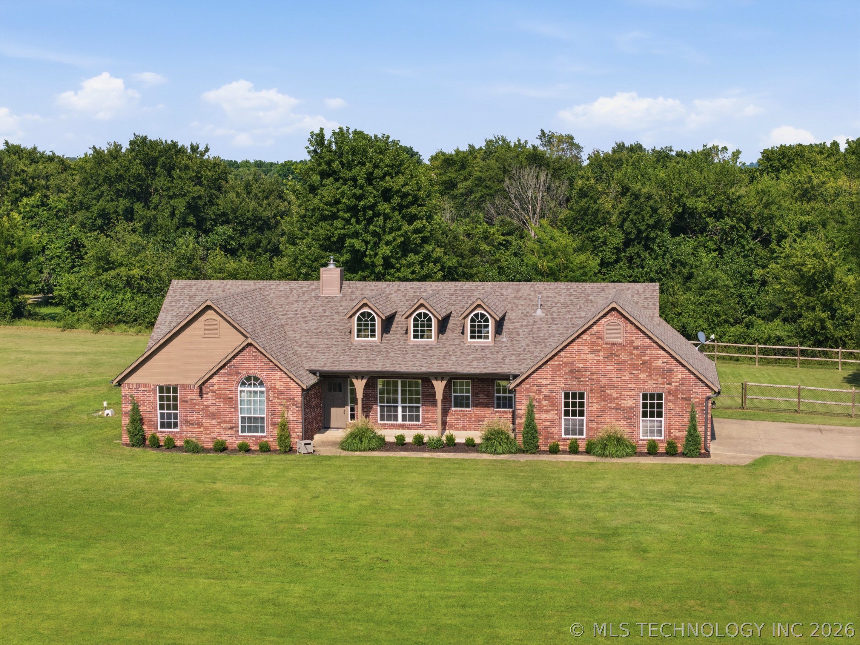 13535 E 463 Road Property Photo 3