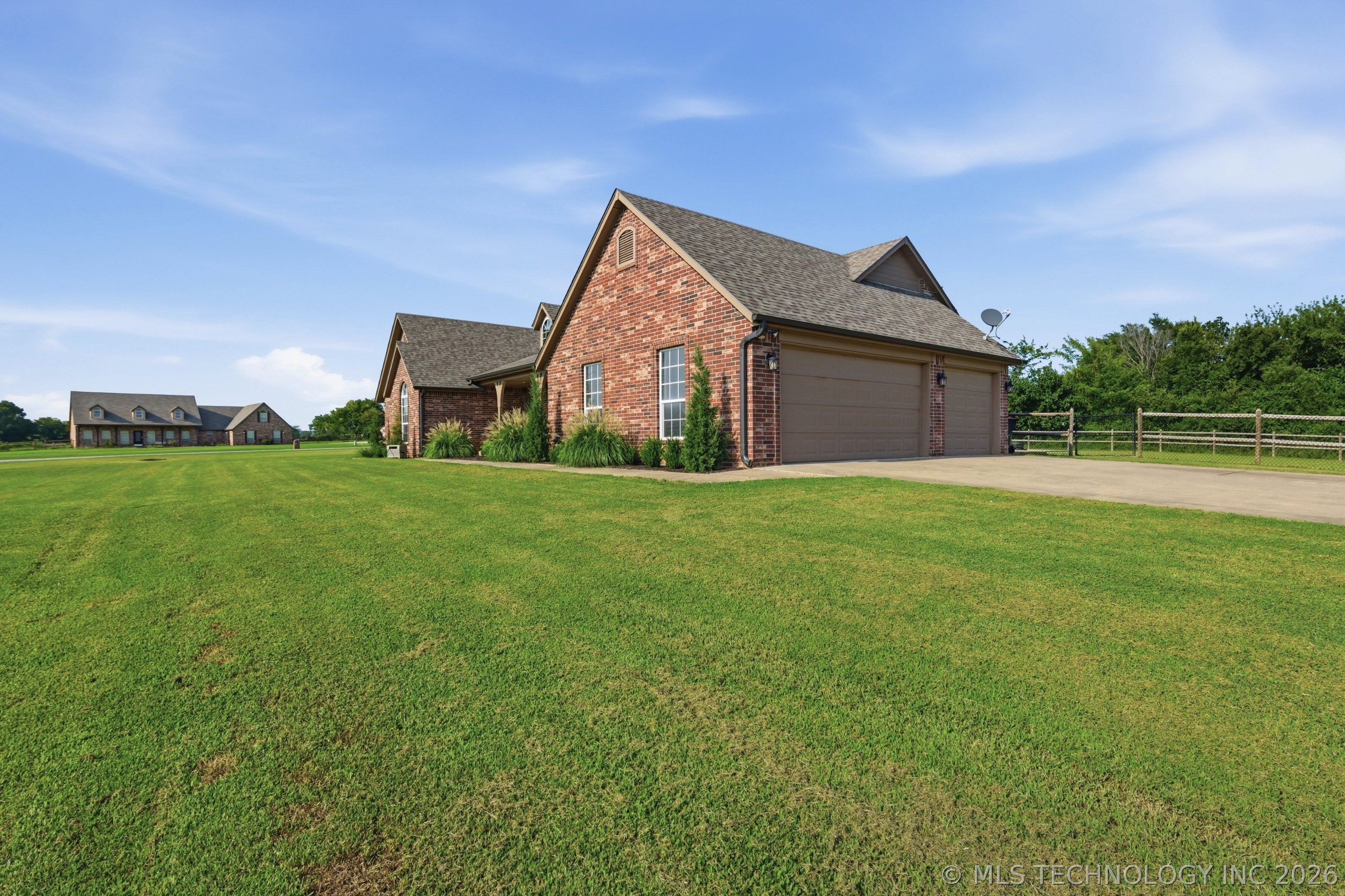 13535 E 463 Road Property Photo 5