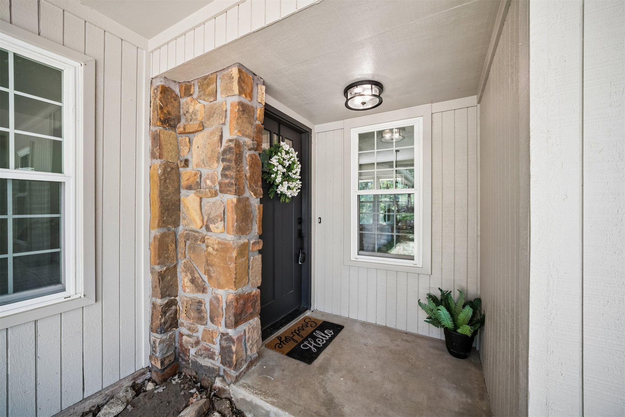 3199 N Mistletoe Road Property Photo 3