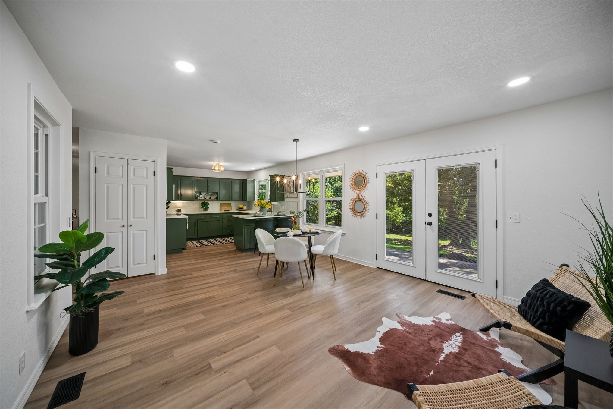 3199 N Mistletoe Road Property Photo 7
