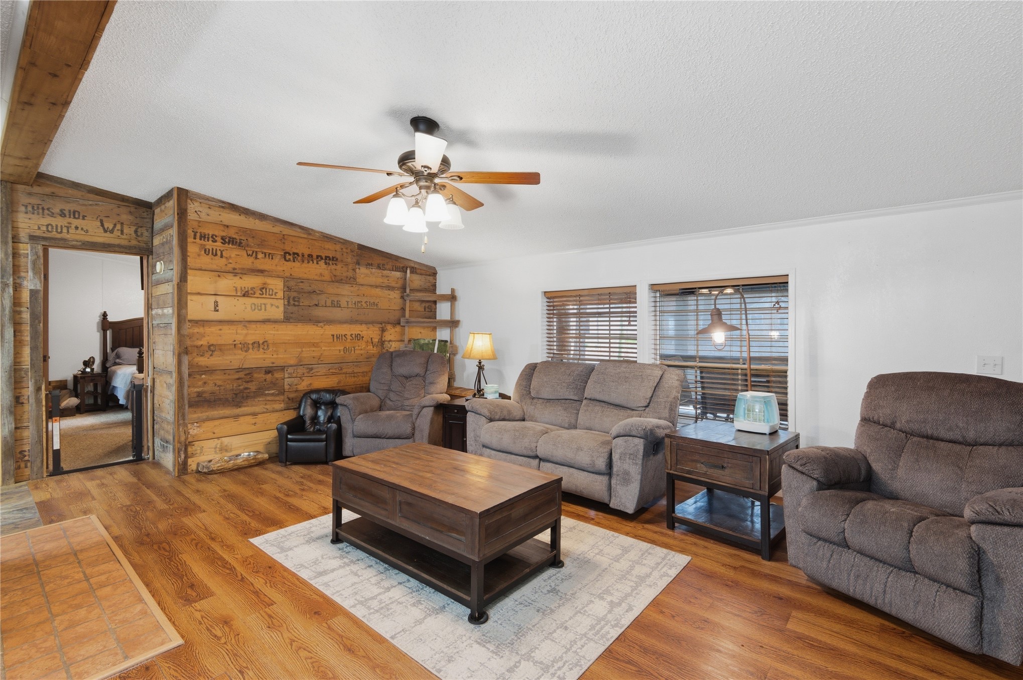 453550 Ponca Avenue Property Photo 8