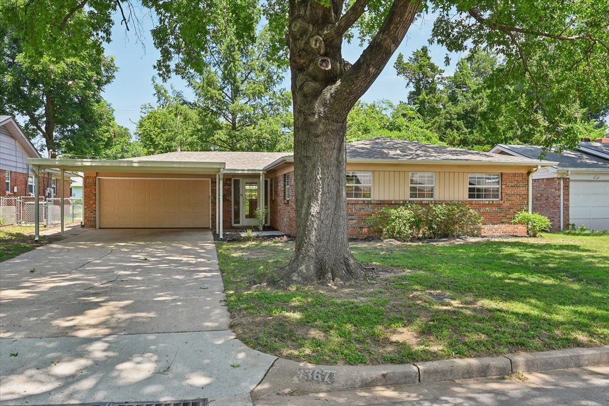 1367 E 46th Street Property Photo 3