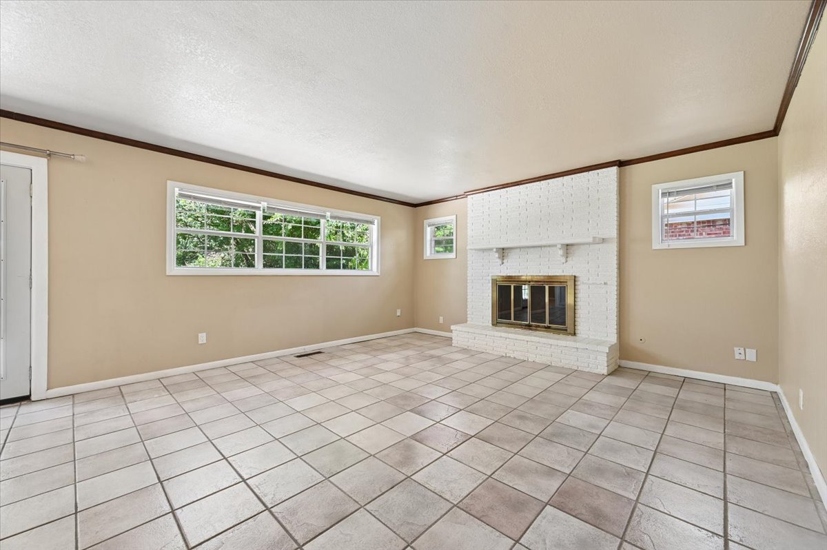 1367 E 46th Street Property Photo 6