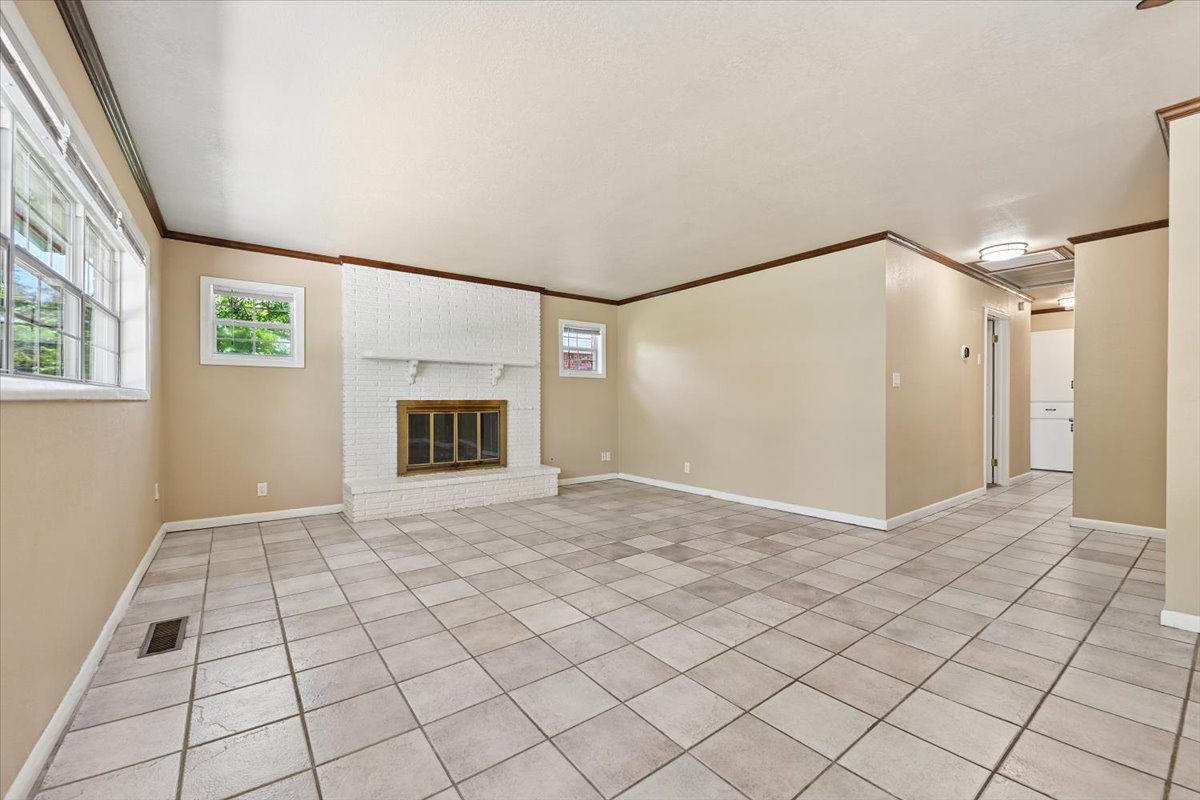 1367 E 46th Street Property Photo 9