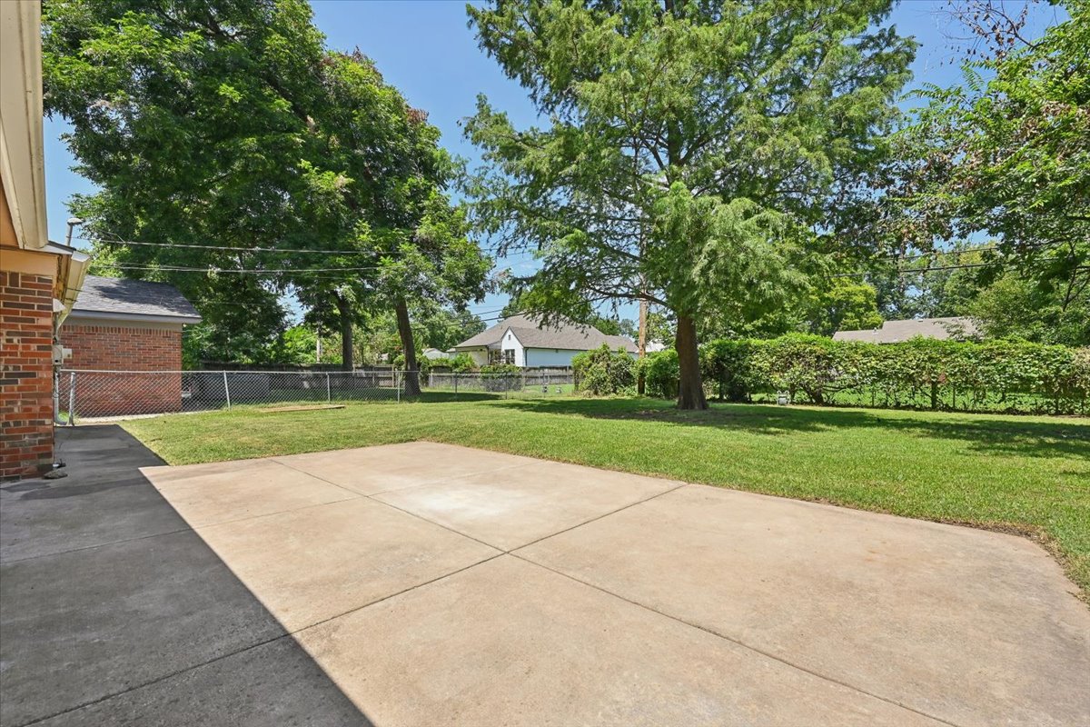 1367 E 46th Street Property Photo 34