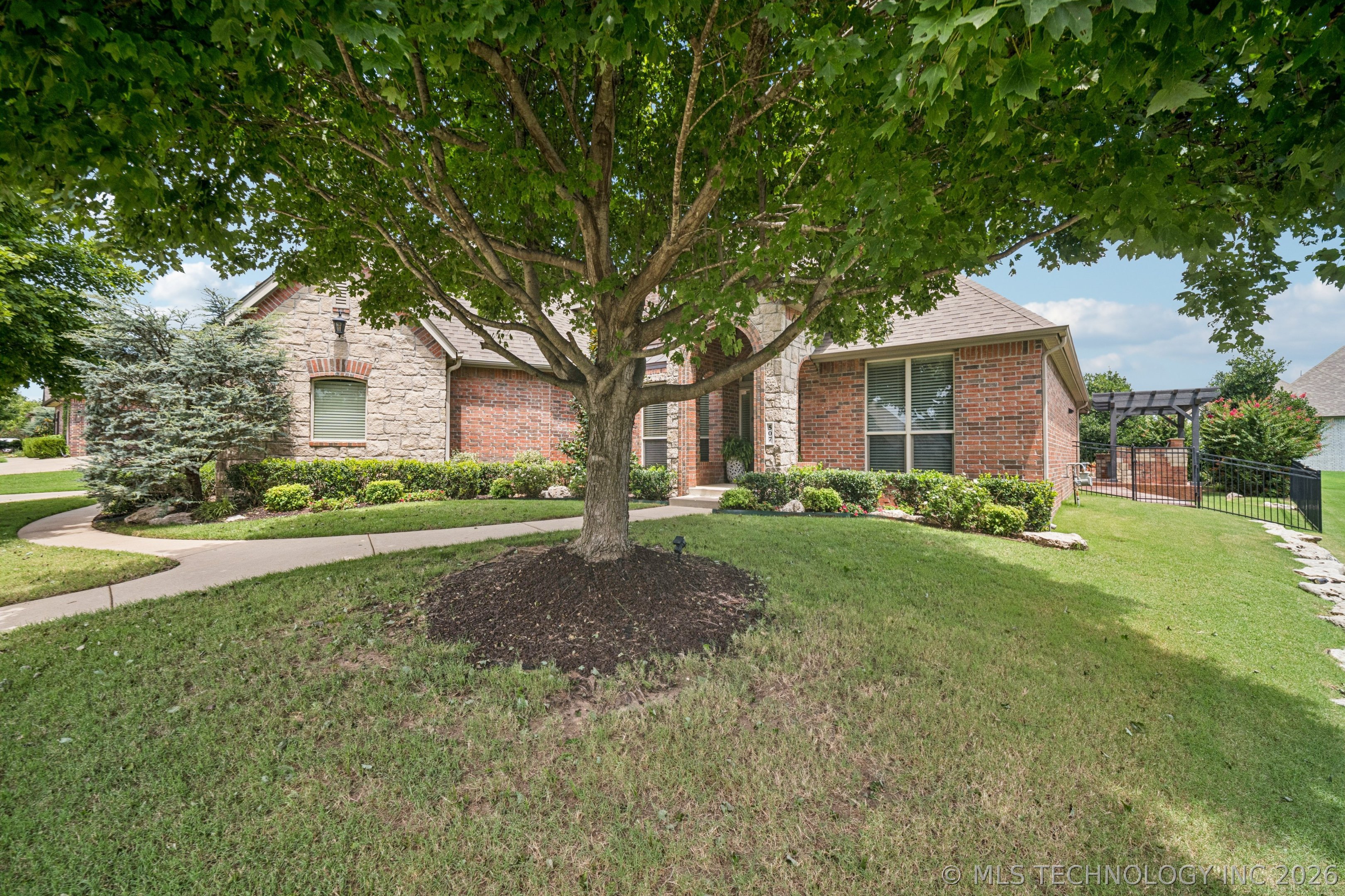 507 N 83rd Place Property Photo 2