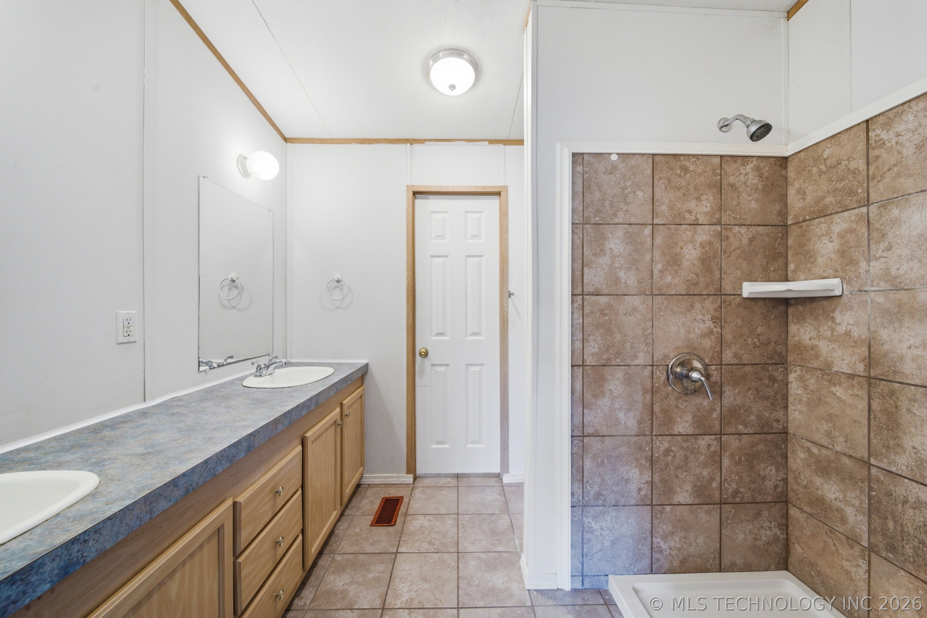 358706 E 5750 Road Property Photo 18