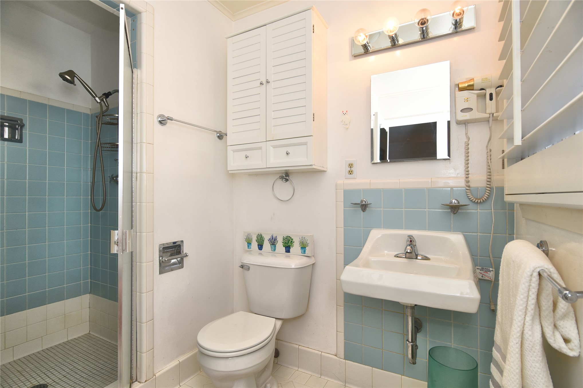 1598 E 60th Place Property Photo 22