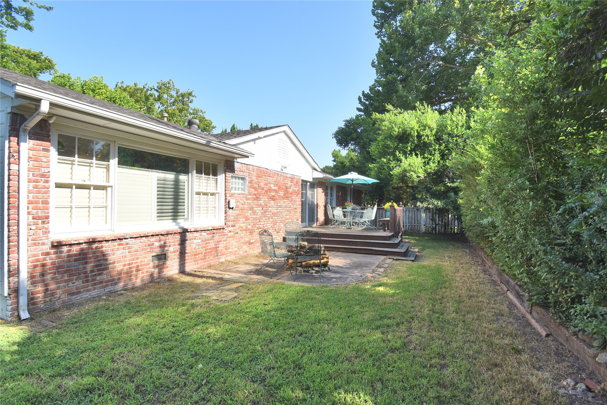 1598 E 60th Place Property Photo 29