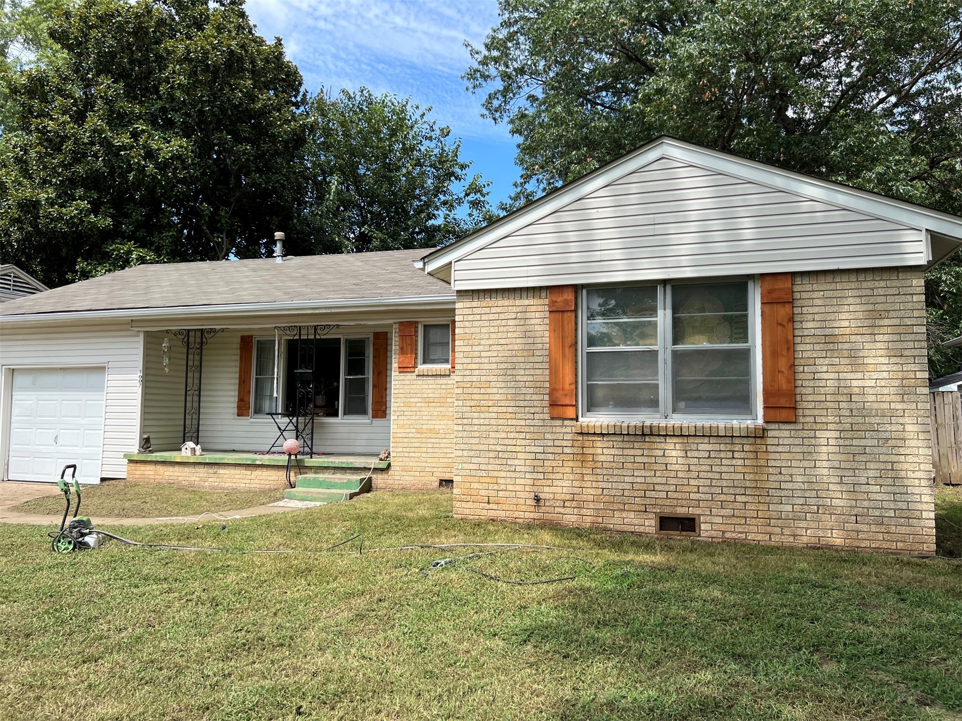 1007 E 49th Street Property Photo 2