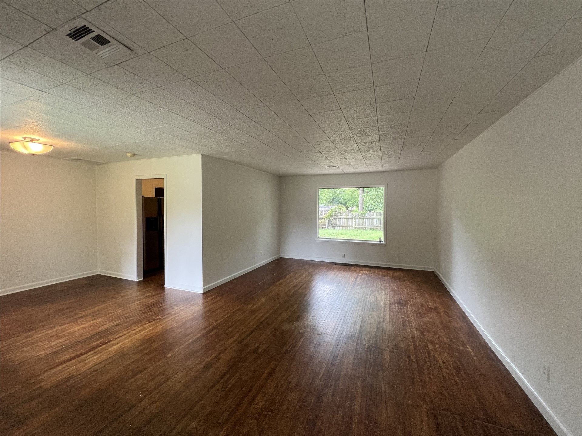 1007 E 49th Street Property Photo 3