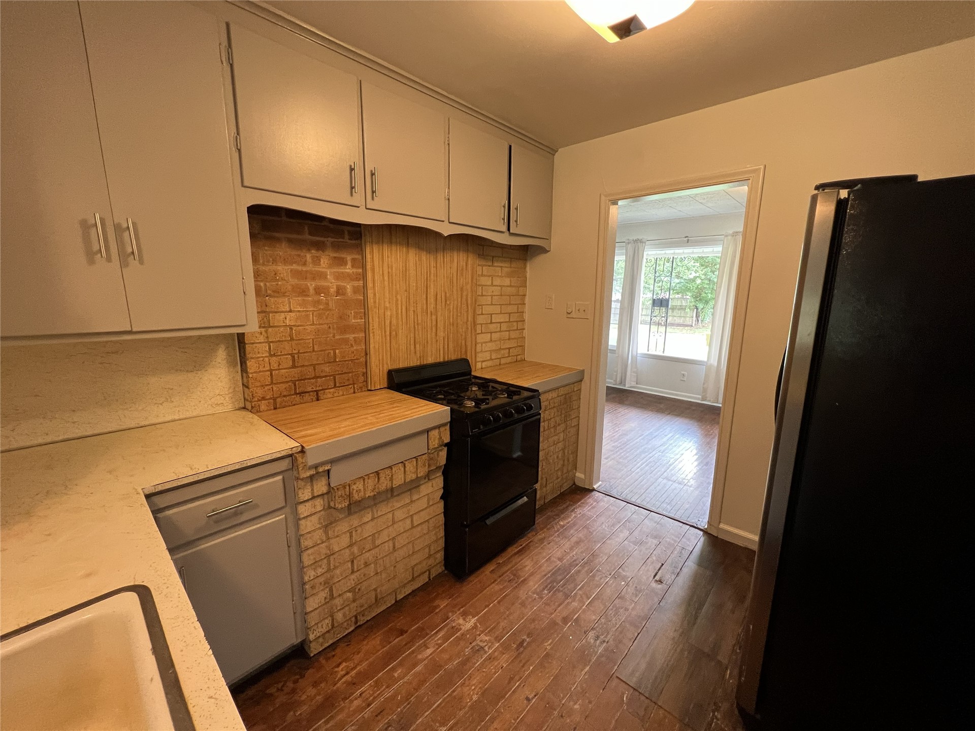1007 E 49th Street Property Photo 11