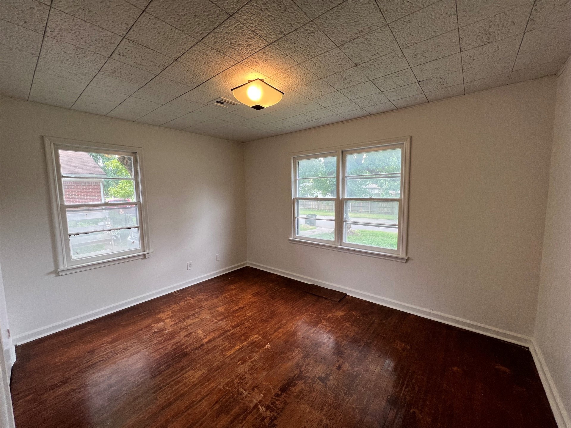 1007 E 49th Street Property Photo 14
