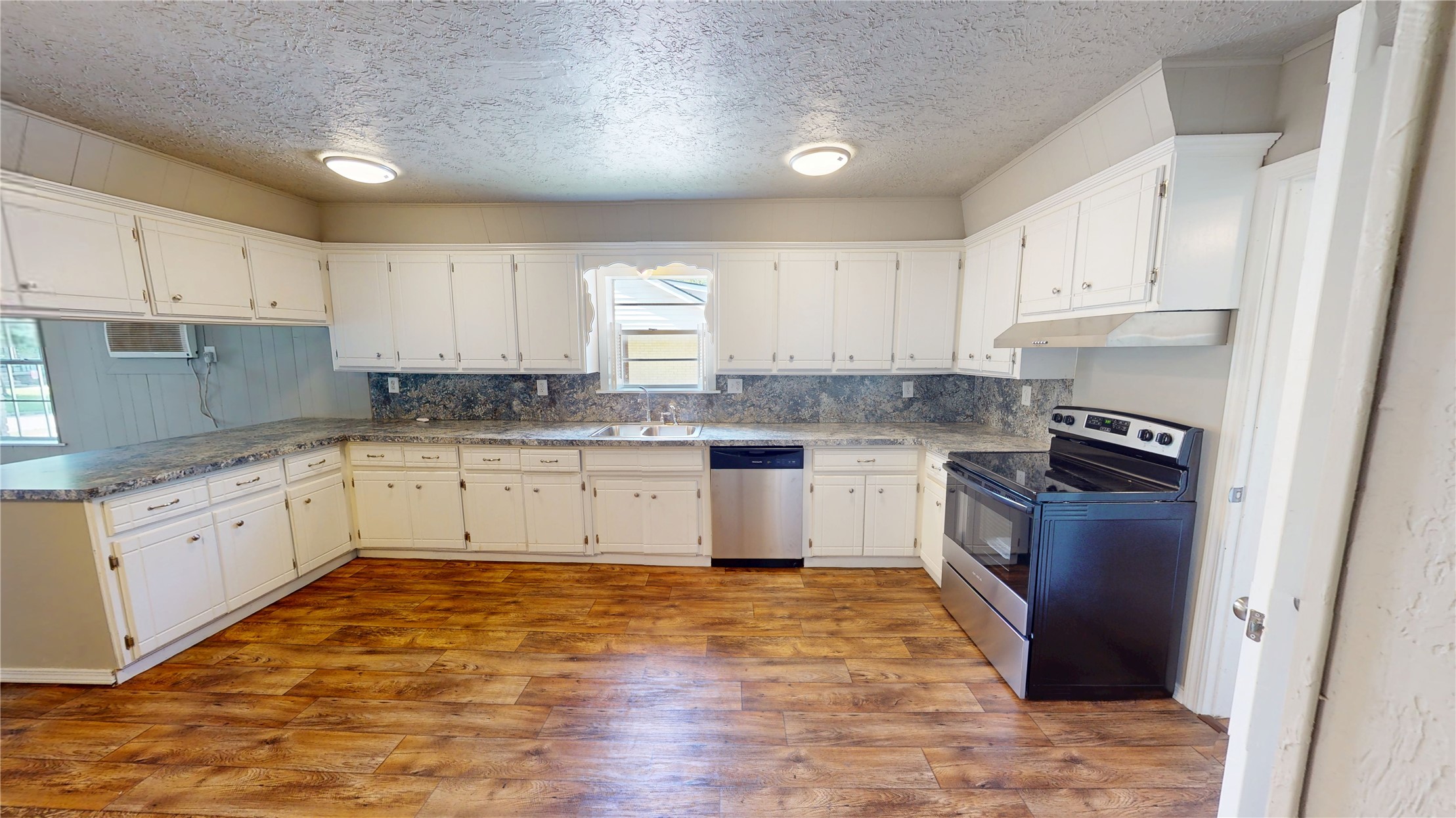 1142 S Stockton Street Property Photo 29