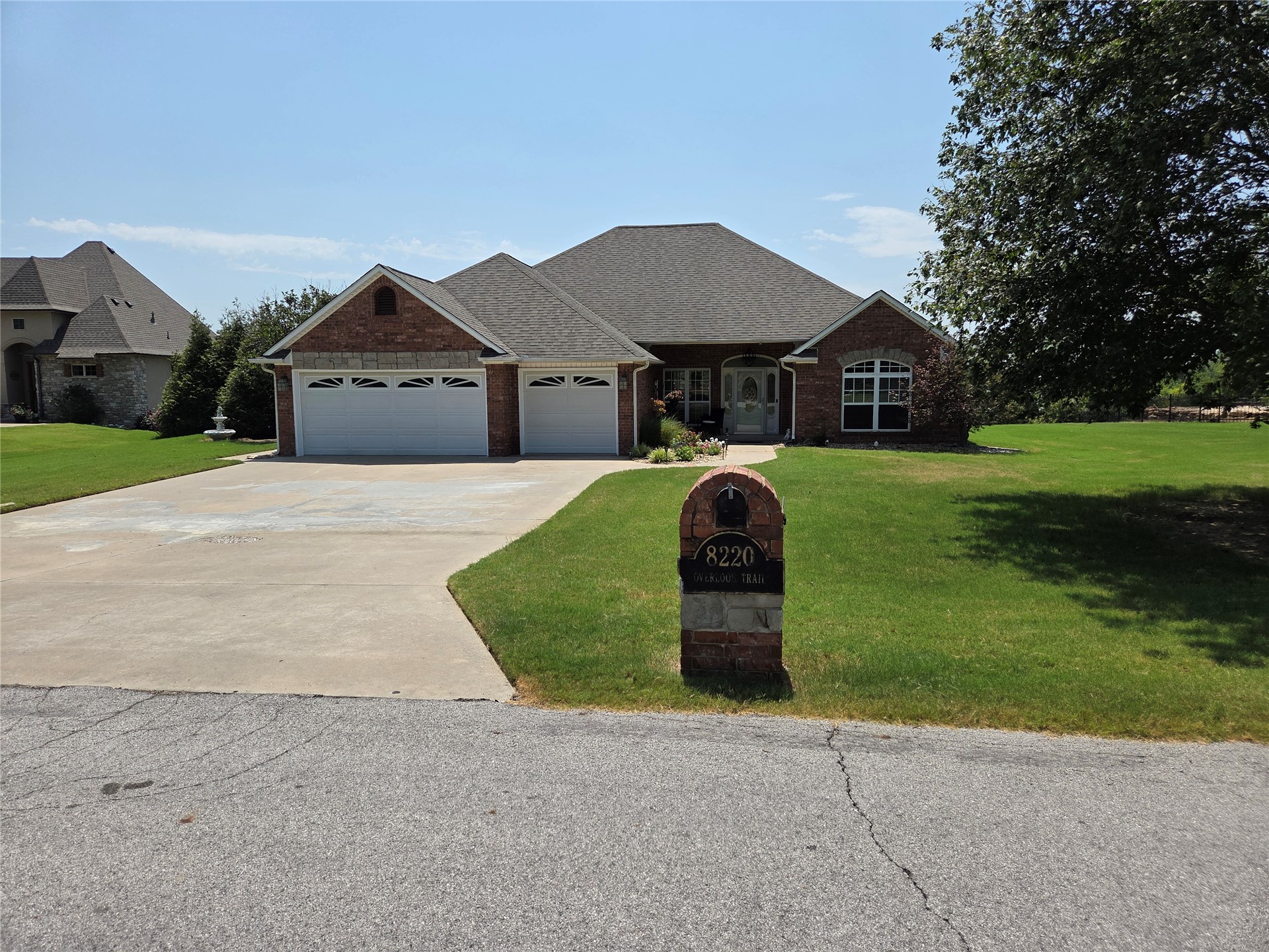 8220 Overlook Trail Property Photo 2
