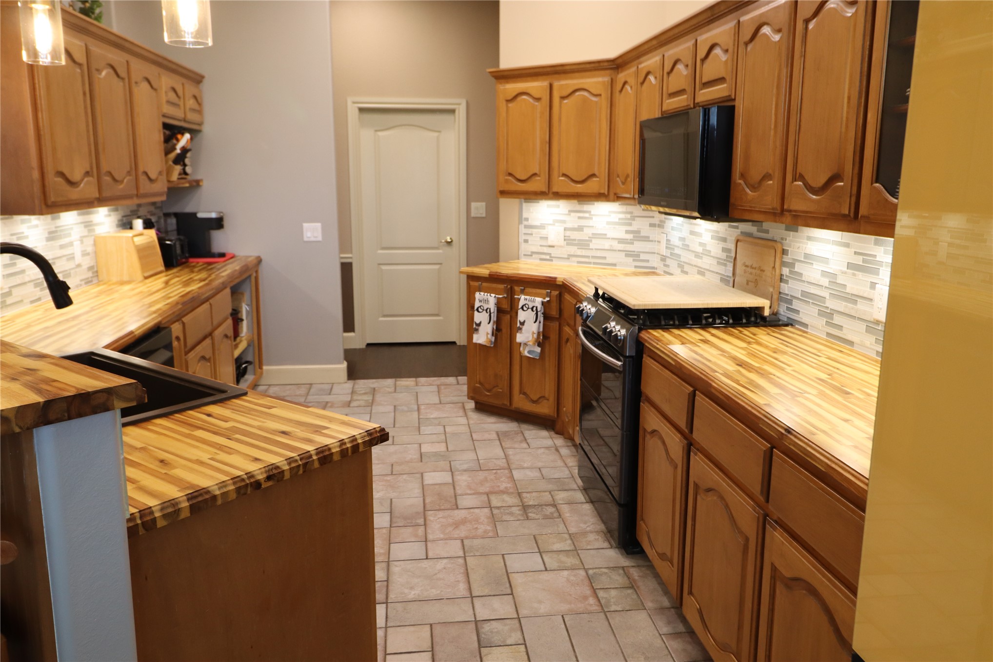 8220 Overlook Trail Property Photo 6