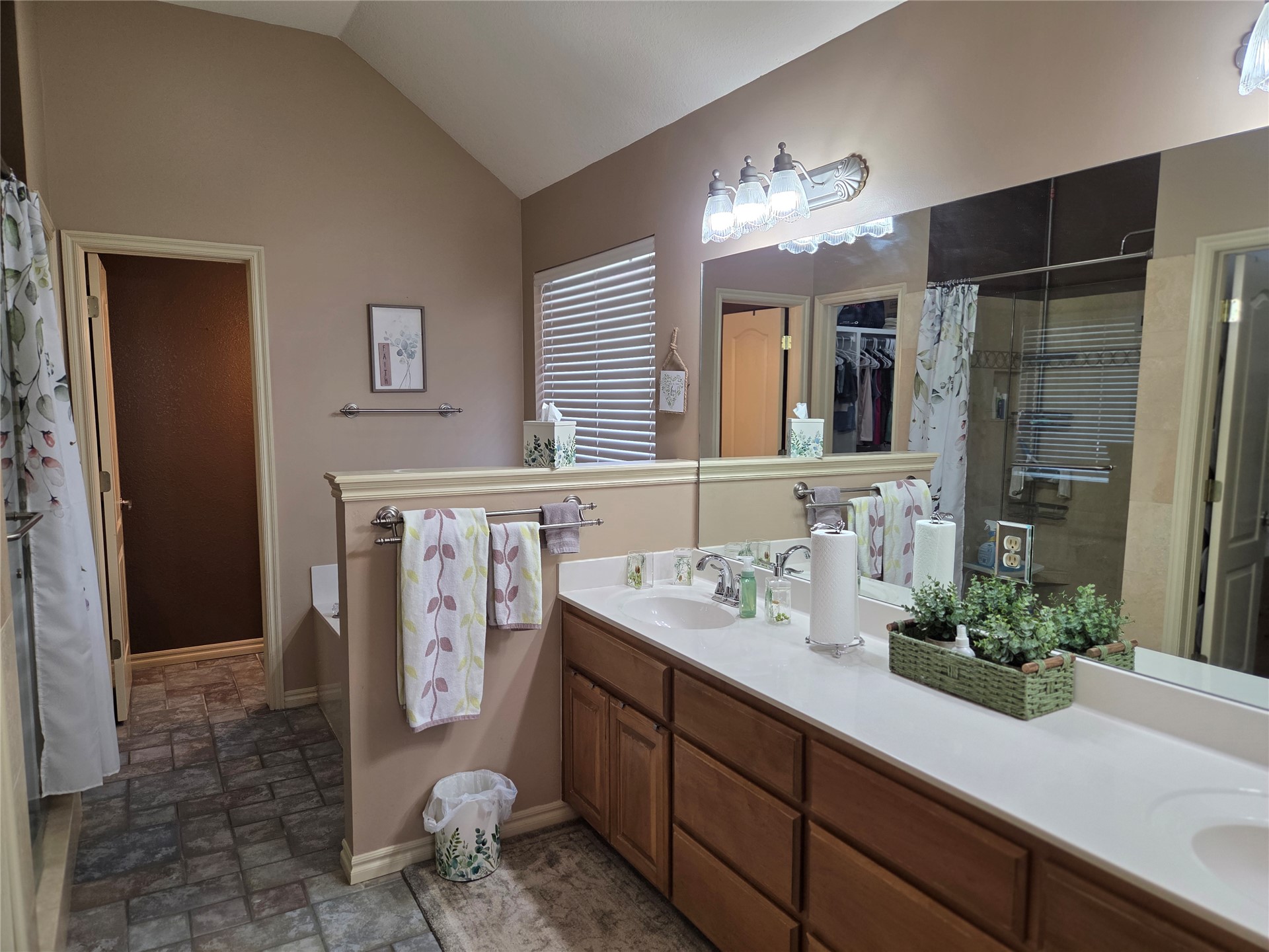 8220 Overlook Trail Property Photo 16