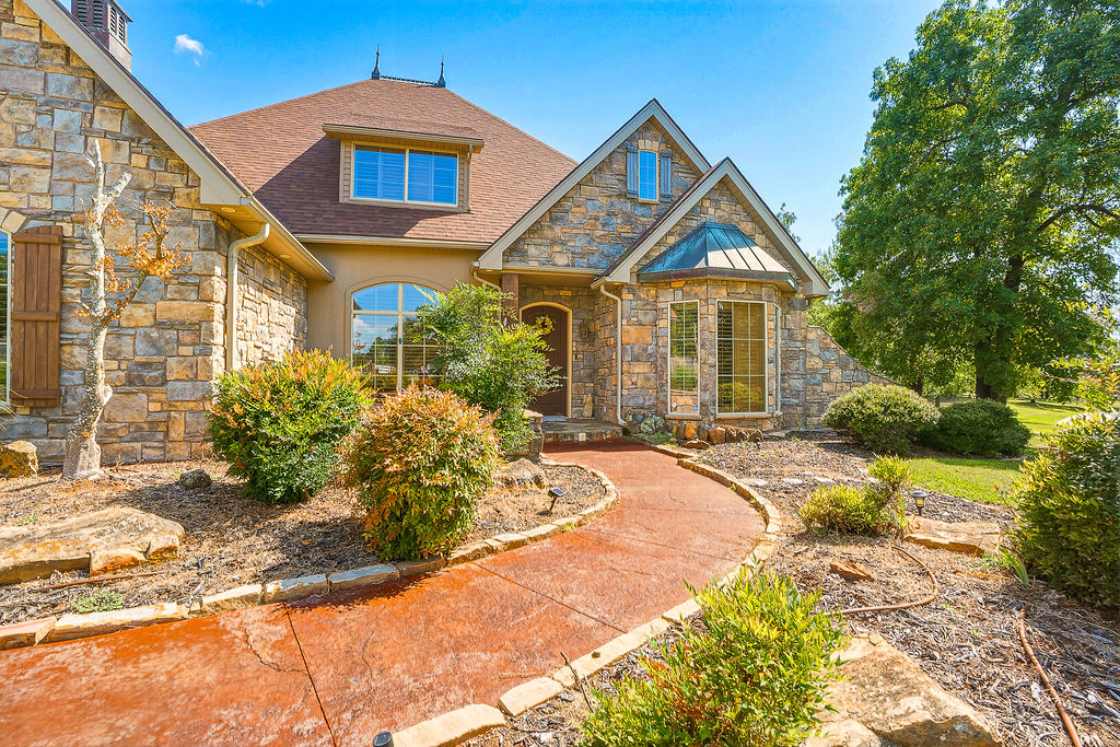 1202 Walker Circle Property Photo 4