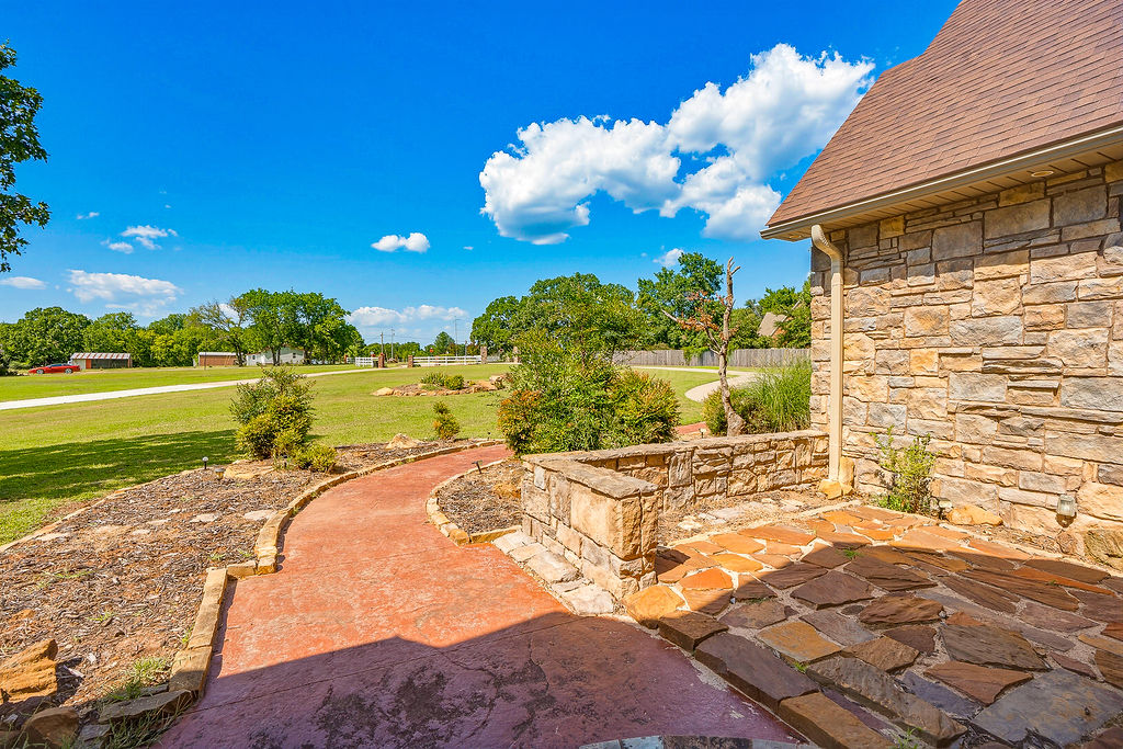 1202 Walker Circle Property Photo 5