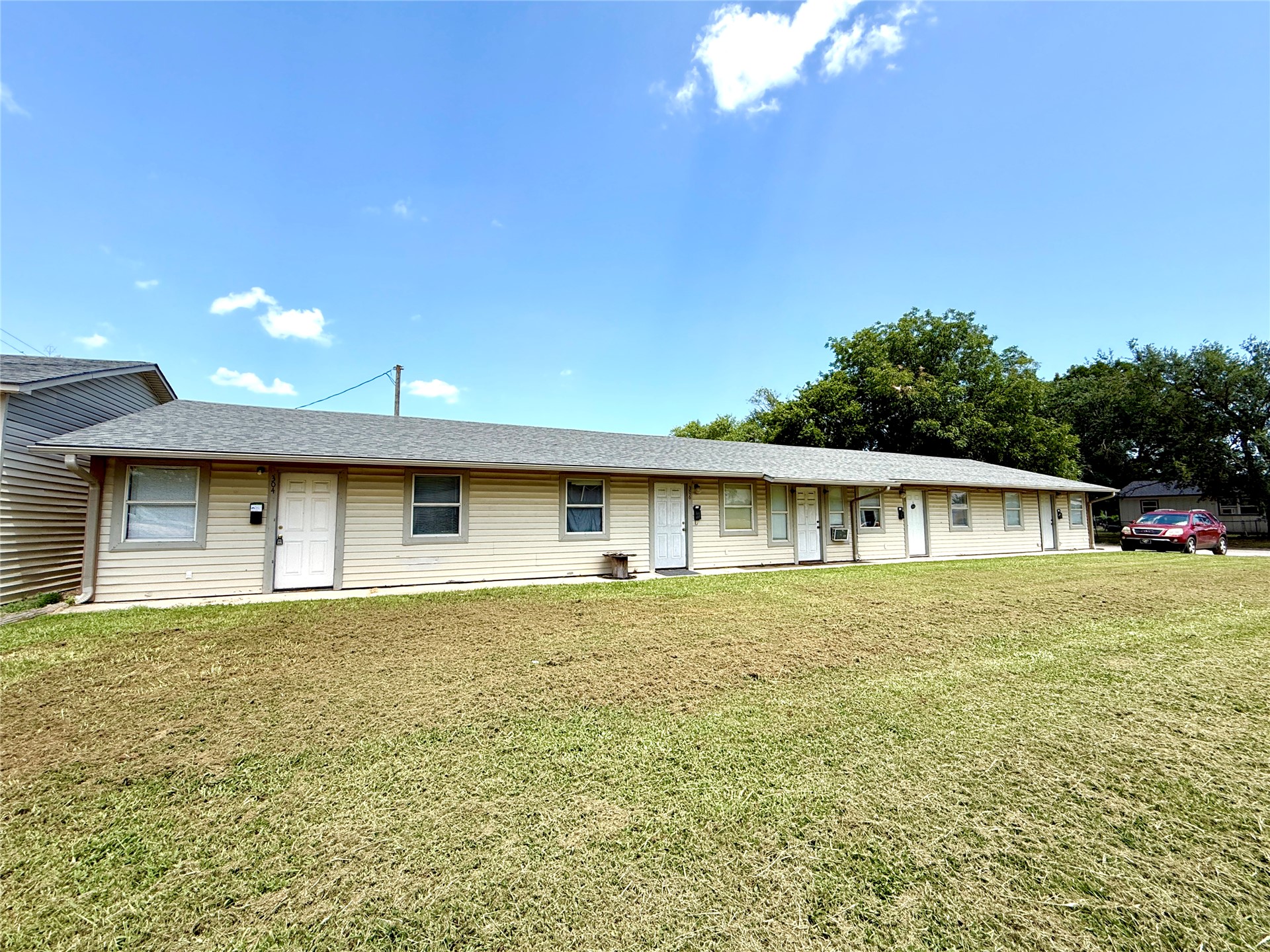 312 S B Property Photo 2