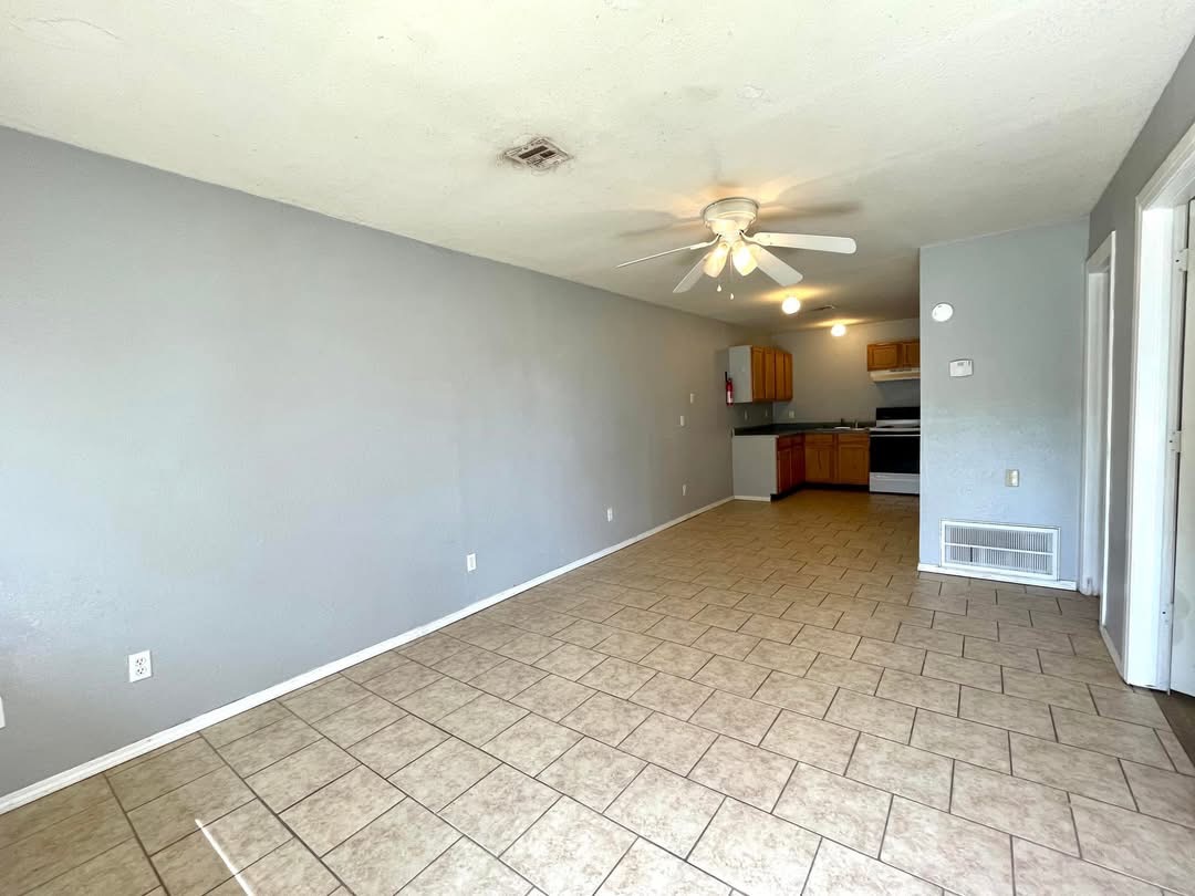 312 S B Property Photo 9