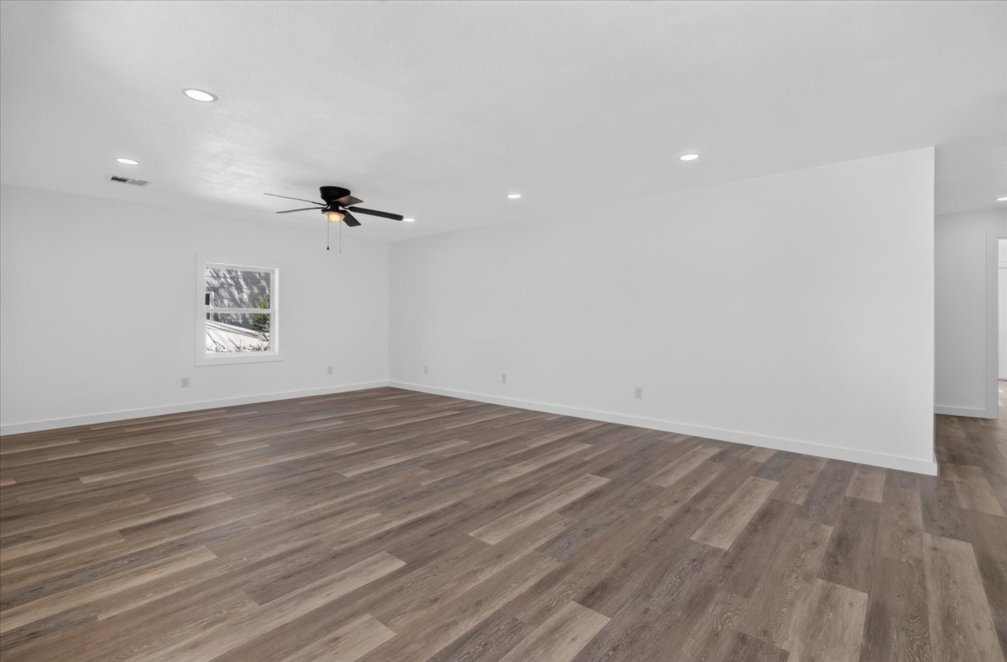 2254 S Dewey Avenue Property Photo 5