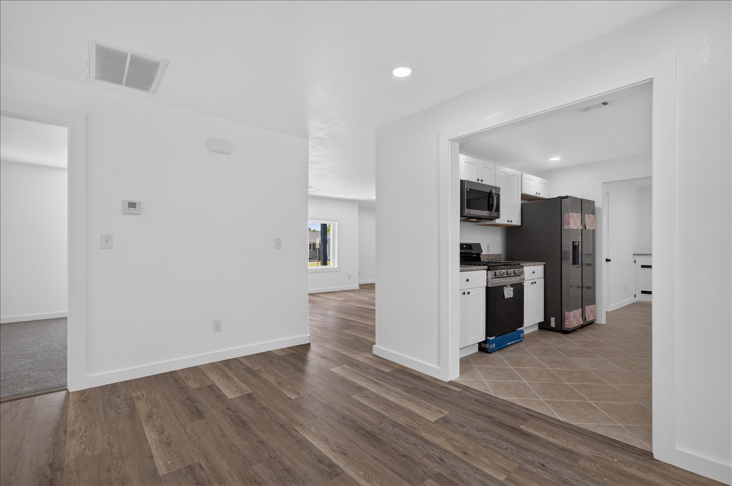 2254 S Dewey Avenue Property Photo 8