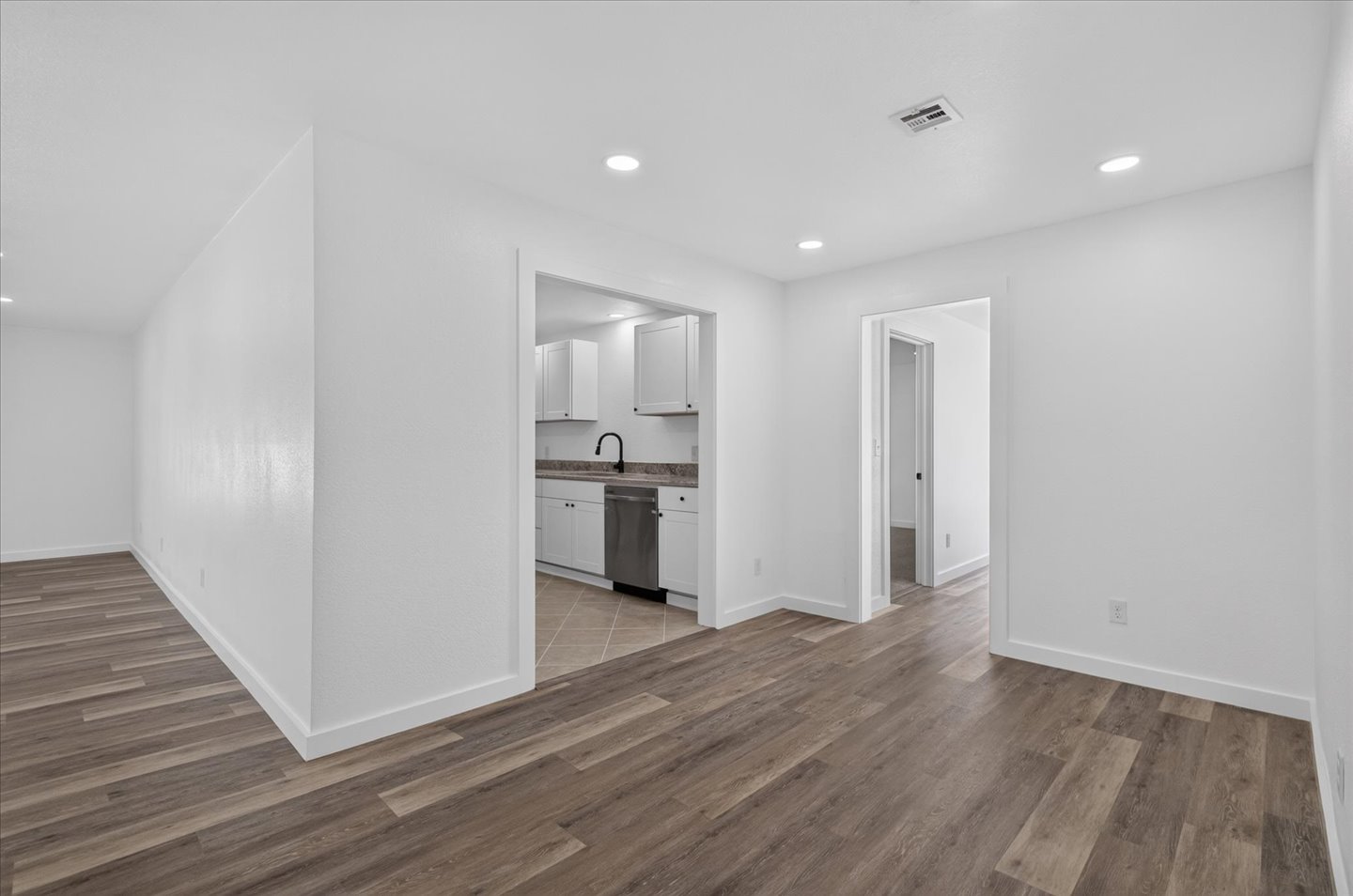 2254 S Dewey Avenue Property Photo 10