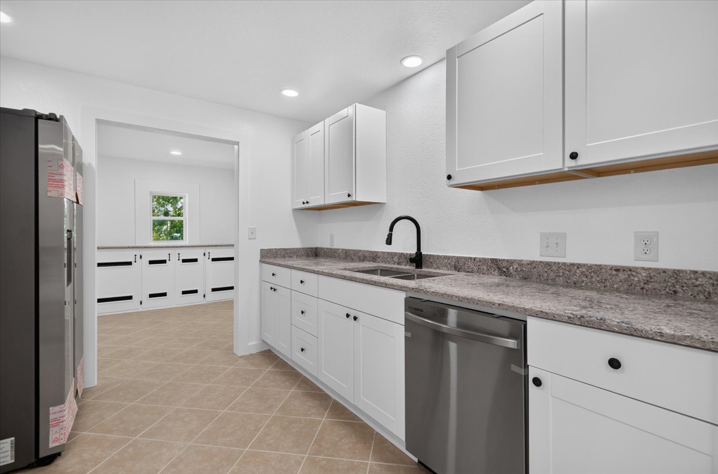 2254 S Dewey Avenue Property Photo 19