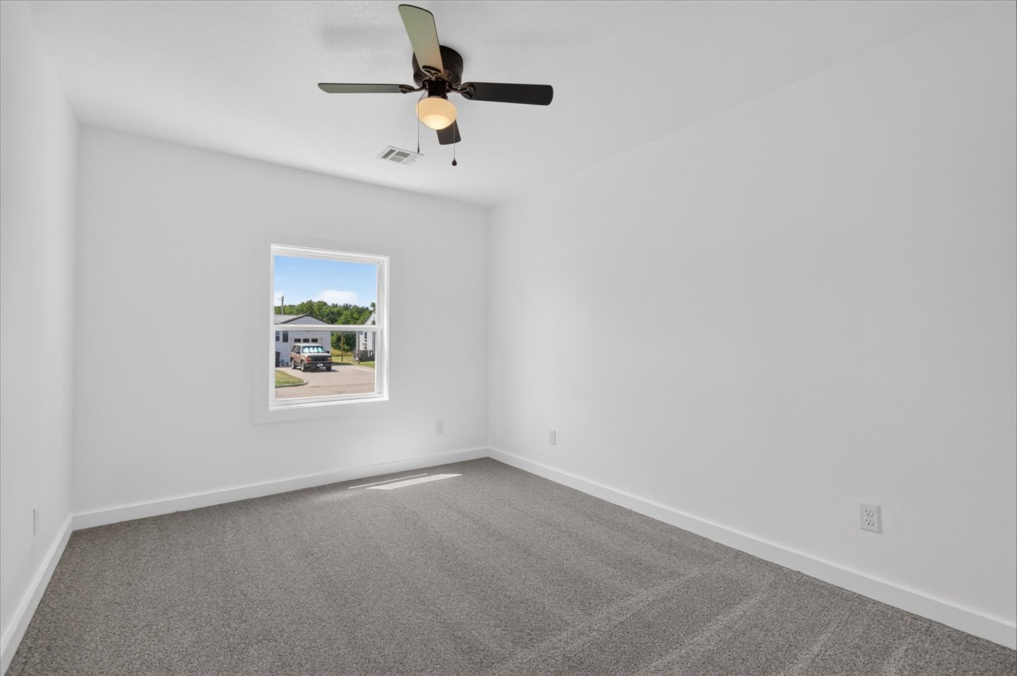 2254 S Dewey Avenue Property Photo 27
