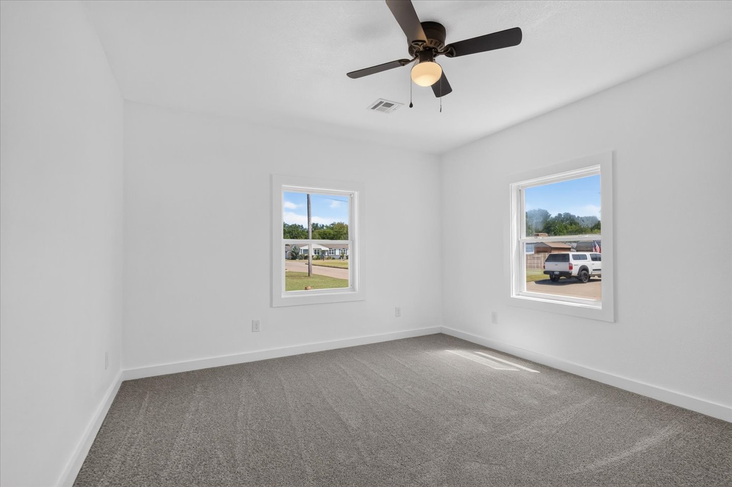 2254 S Dewey Avenue Property Photo 29