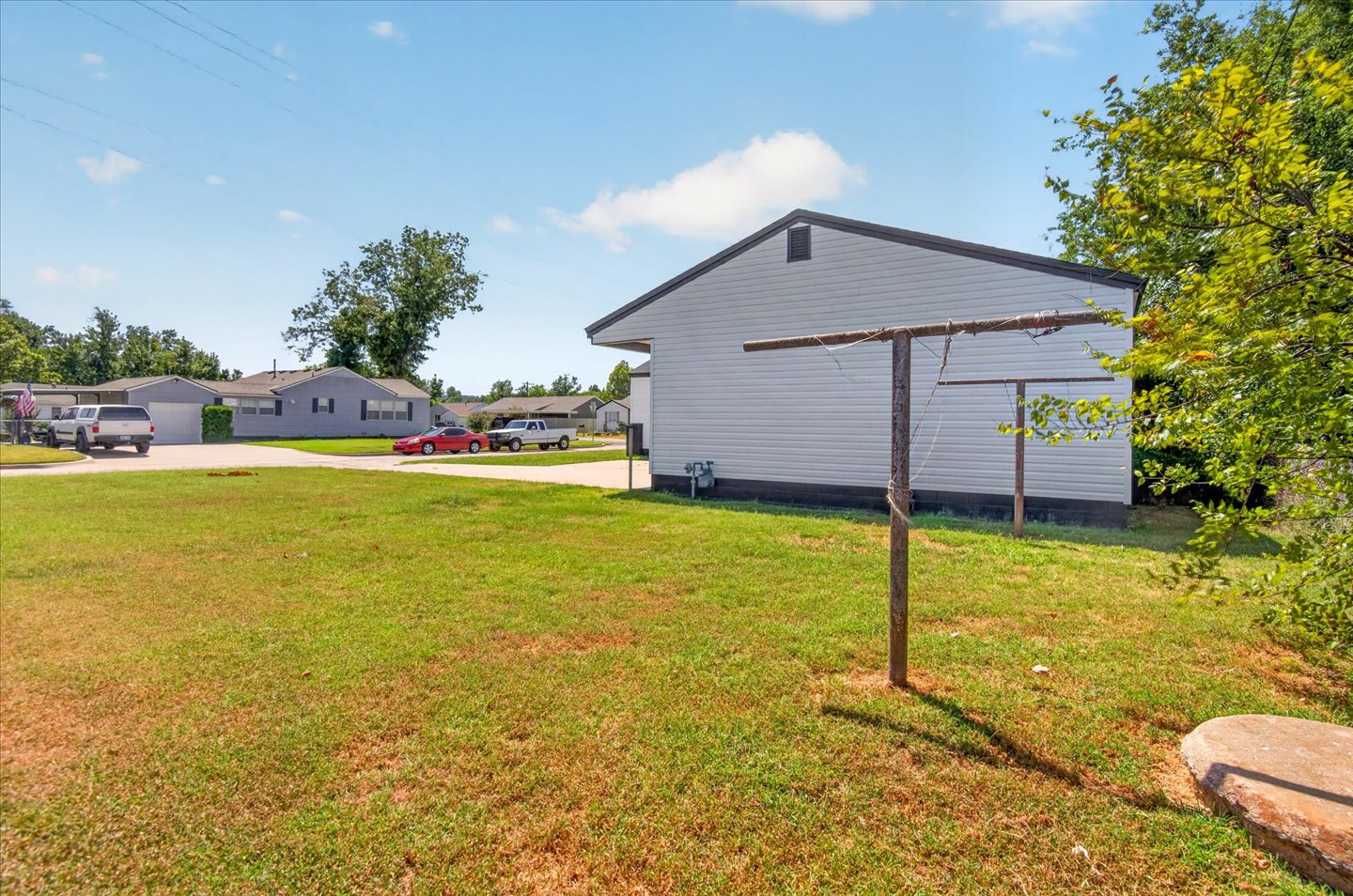 2254 S Dewey Avenue Property Photo 33
