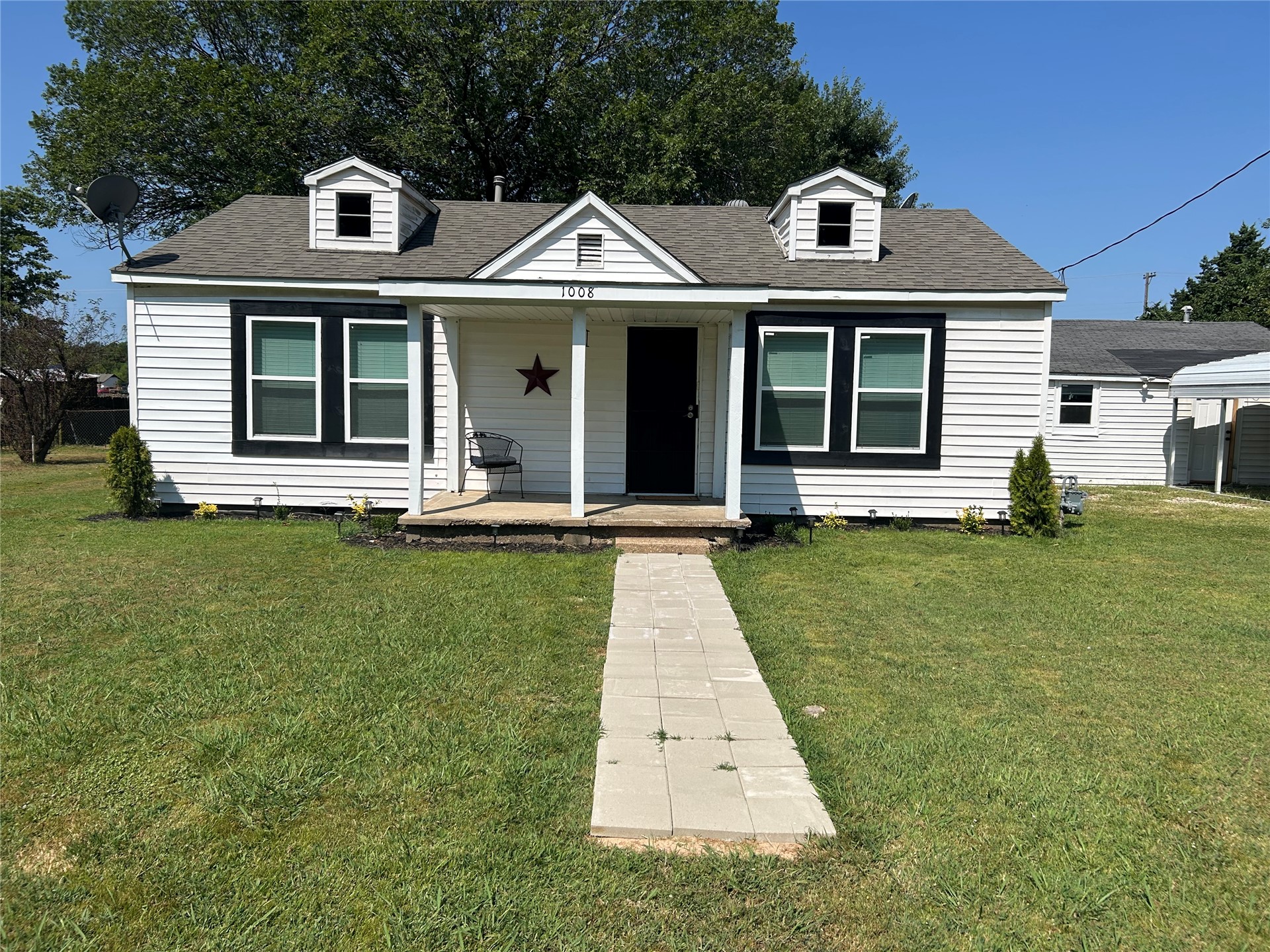 1008 1st Avenue Property Photo 1