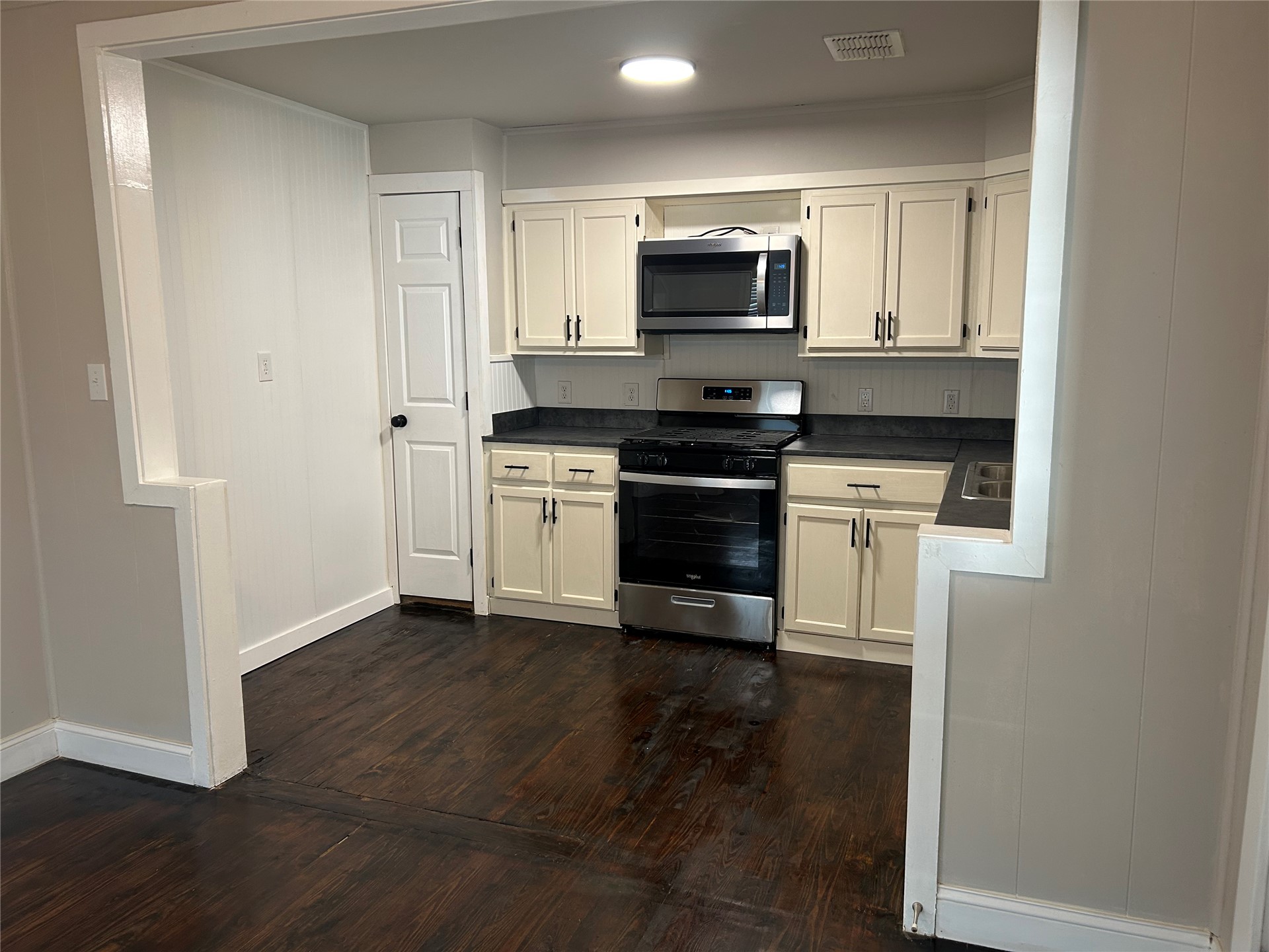 1008 1st Avenue Property Photo 9