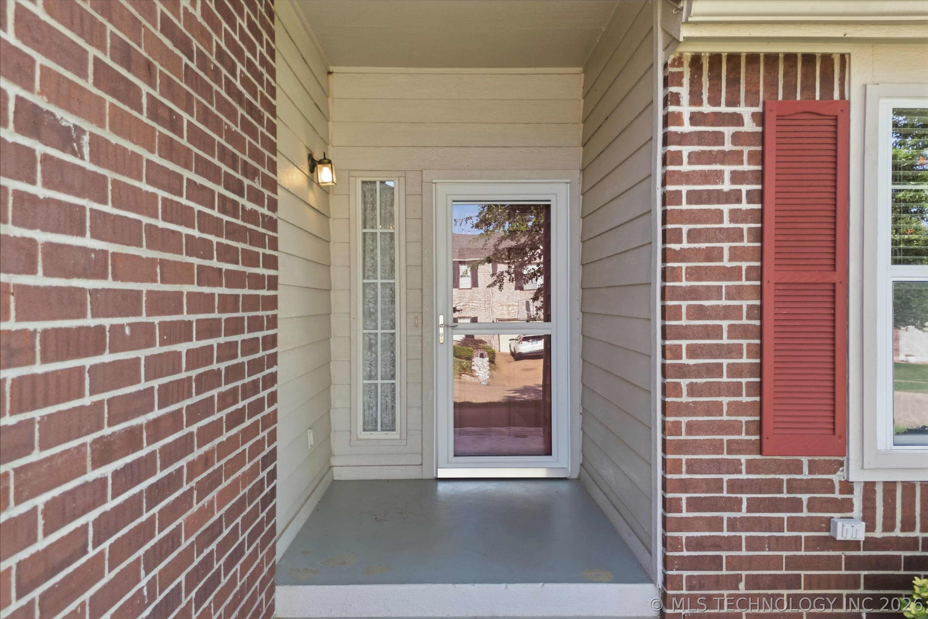 5309 S Narcissus Avenue Property Photo 4