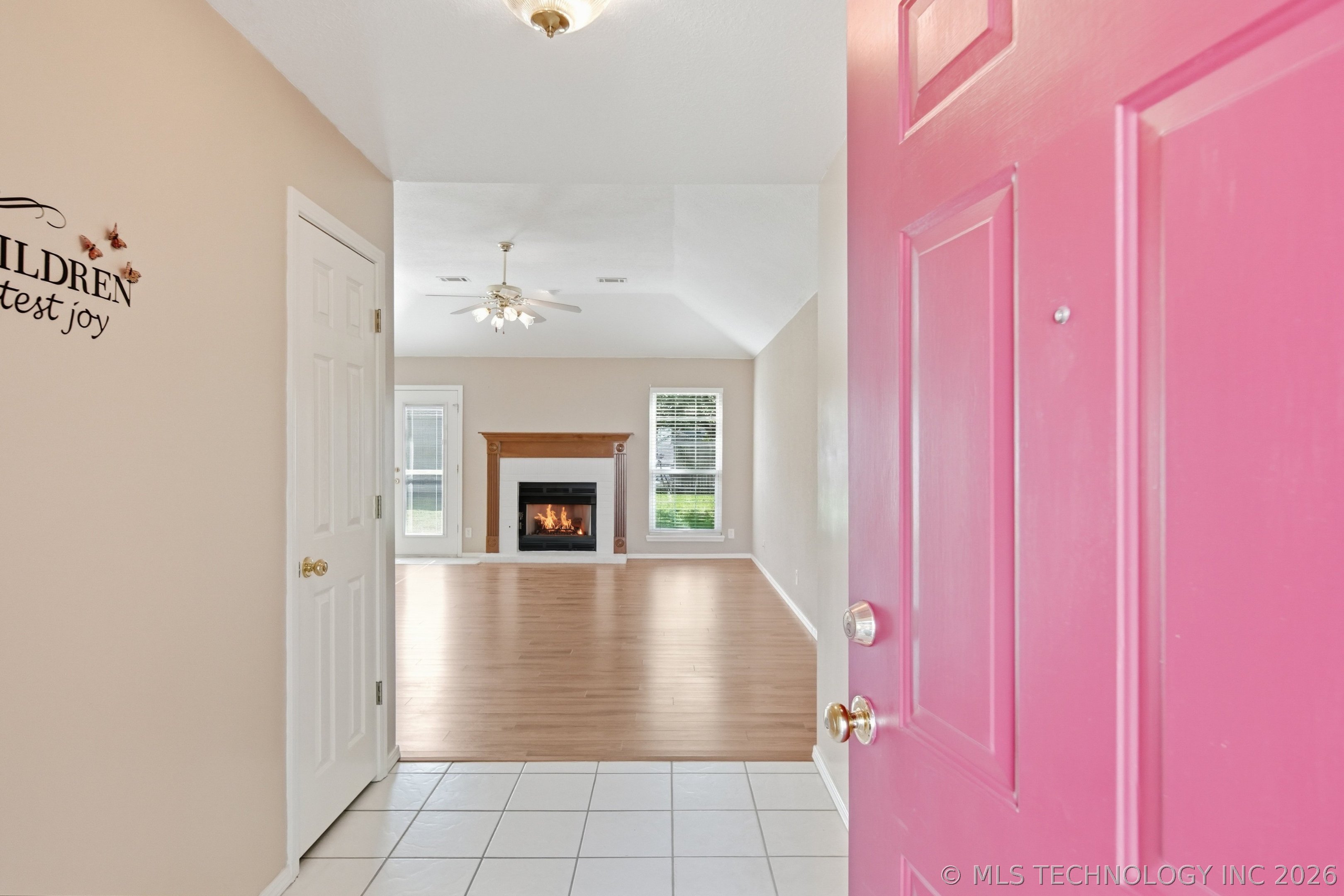 5309 S Narcissus Avenue Property Photo 5