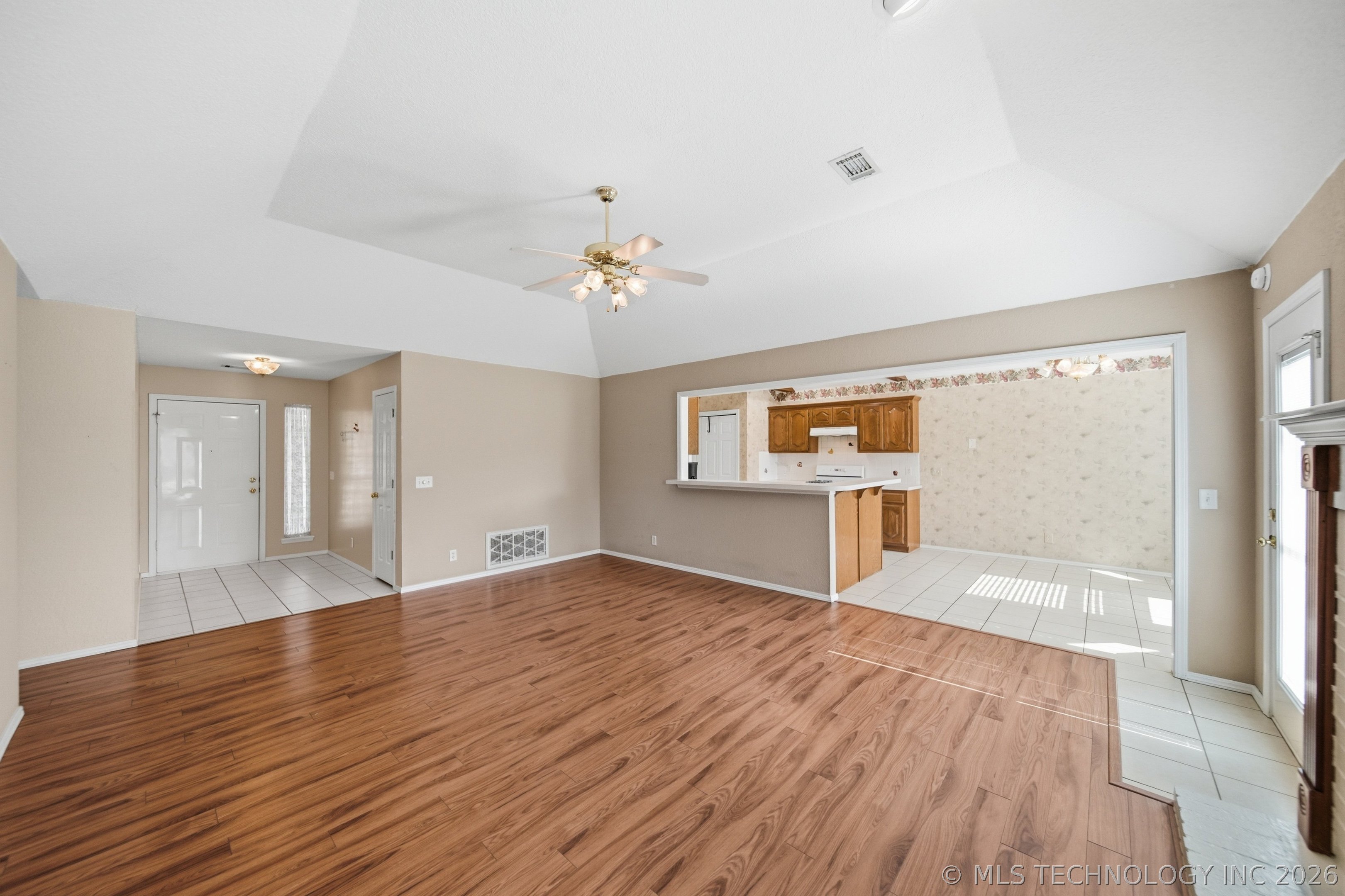 5309 S Narcissus Avenue Property Photo 8